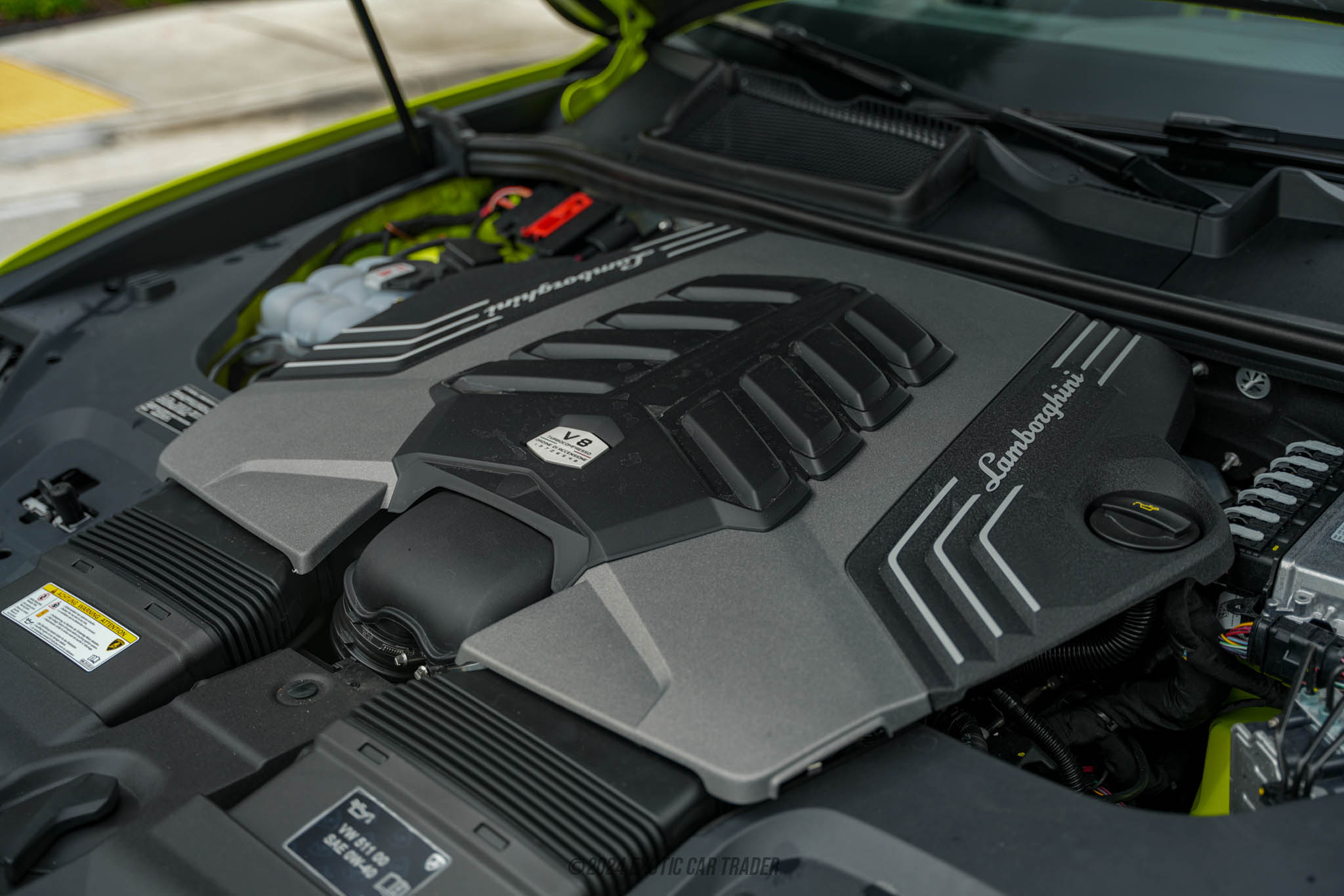 2024 Lamborghini Urus - Engine Photo