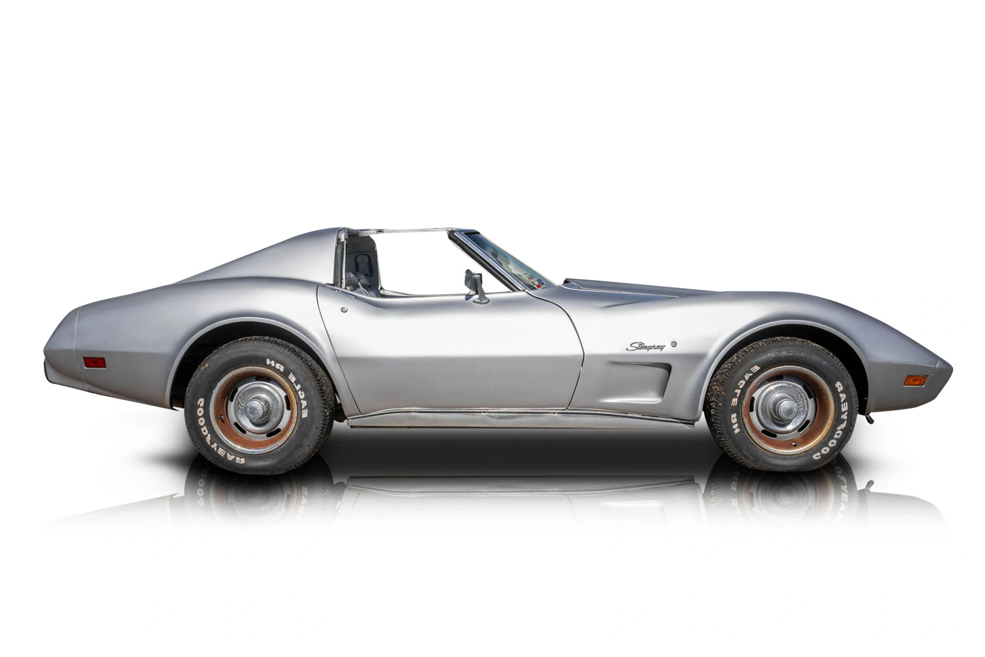 An incredible side shot photo of a Chevrolet Corvette that you should buy.