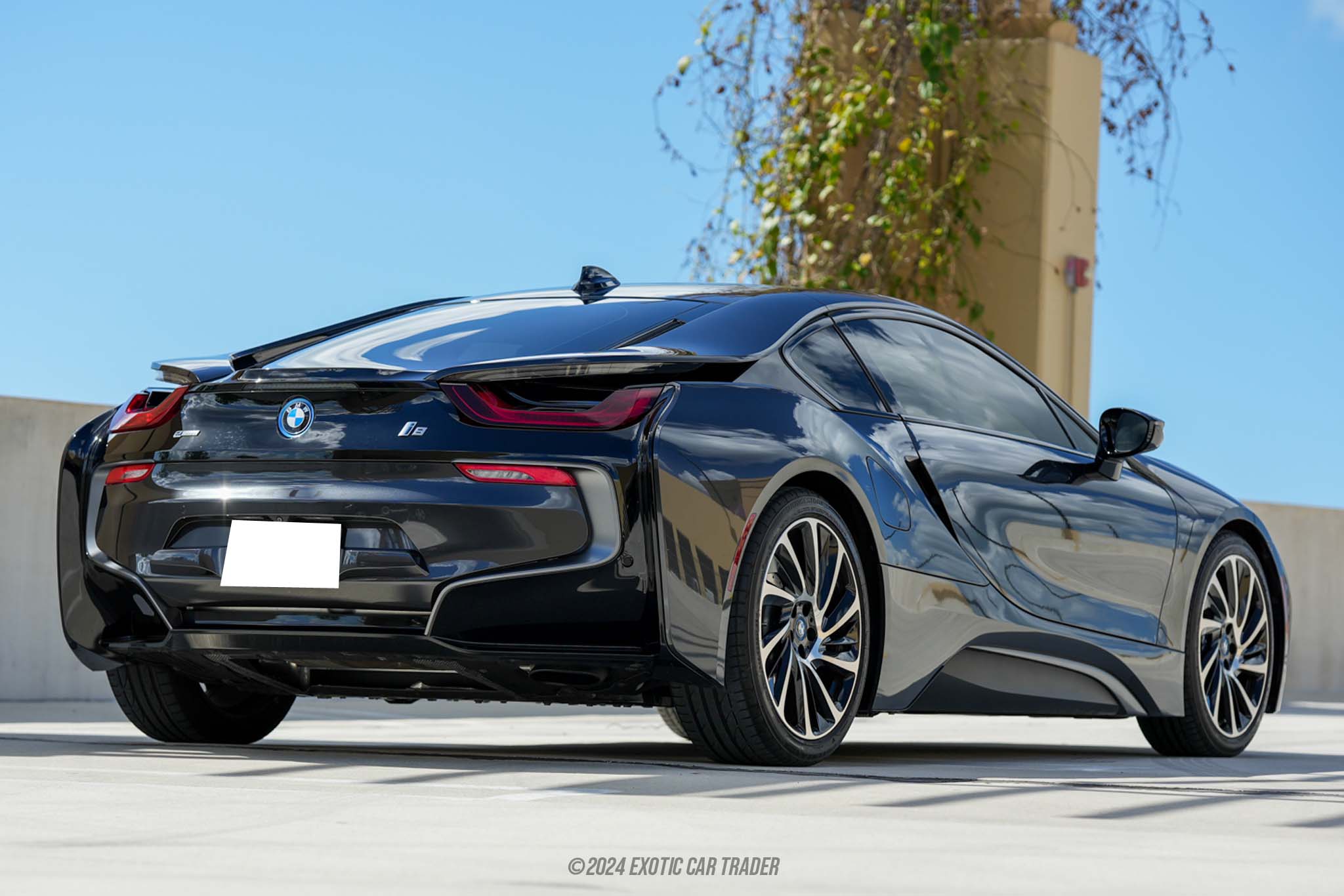 2014 BMW i8 - Engine Photo