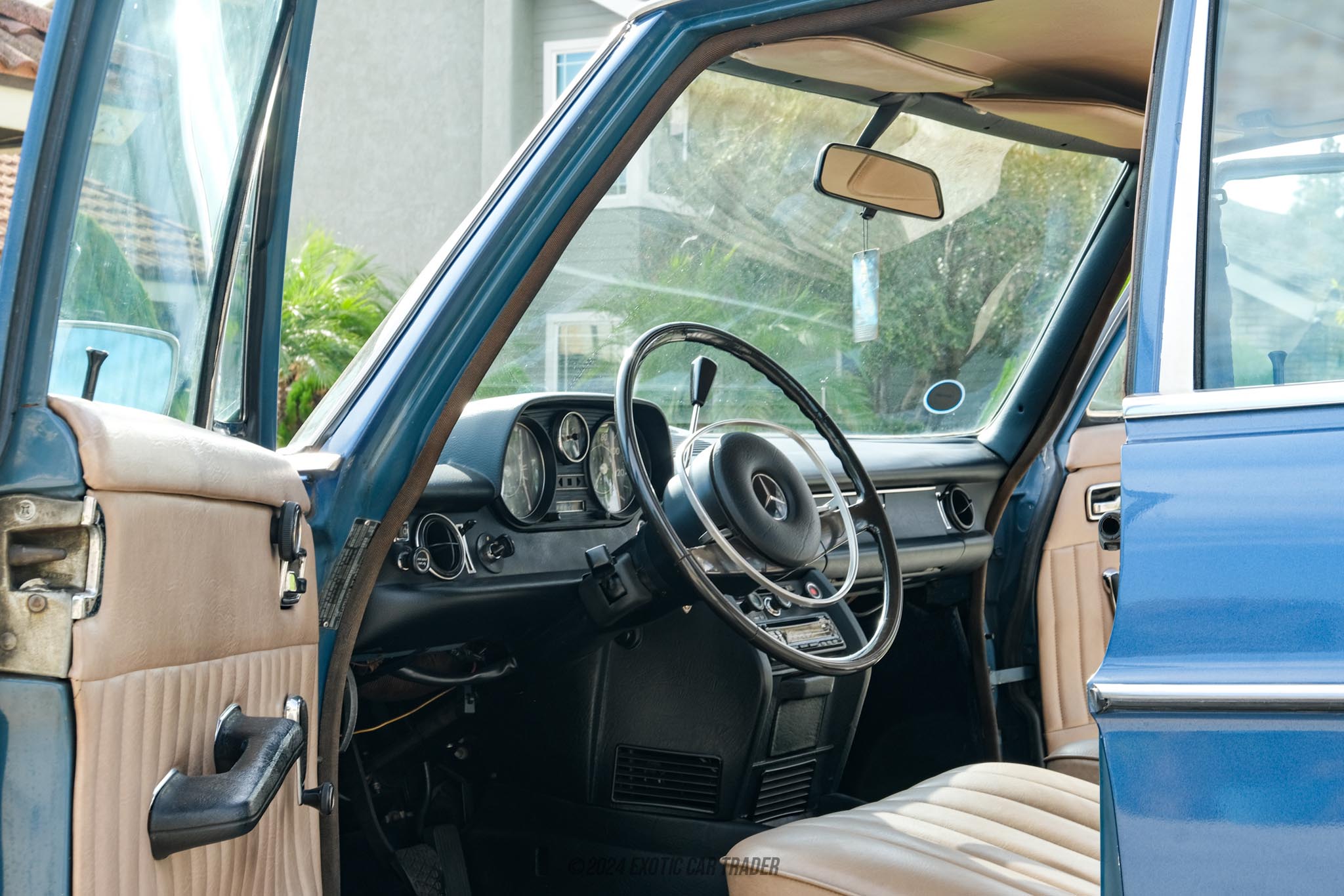 1969 Mercedes-Benz 250 - Interior Photo