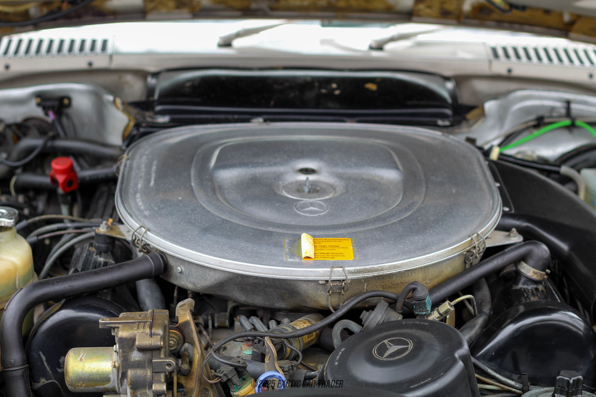 1987 Mercedes-Benz 560SL - Engine Photo