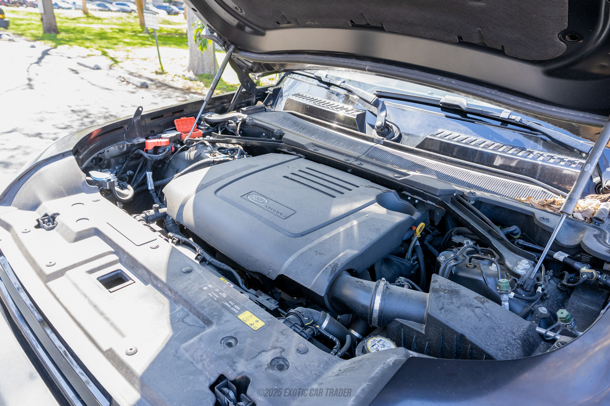 2023 Land Rover Defender 110 - Engine Photo