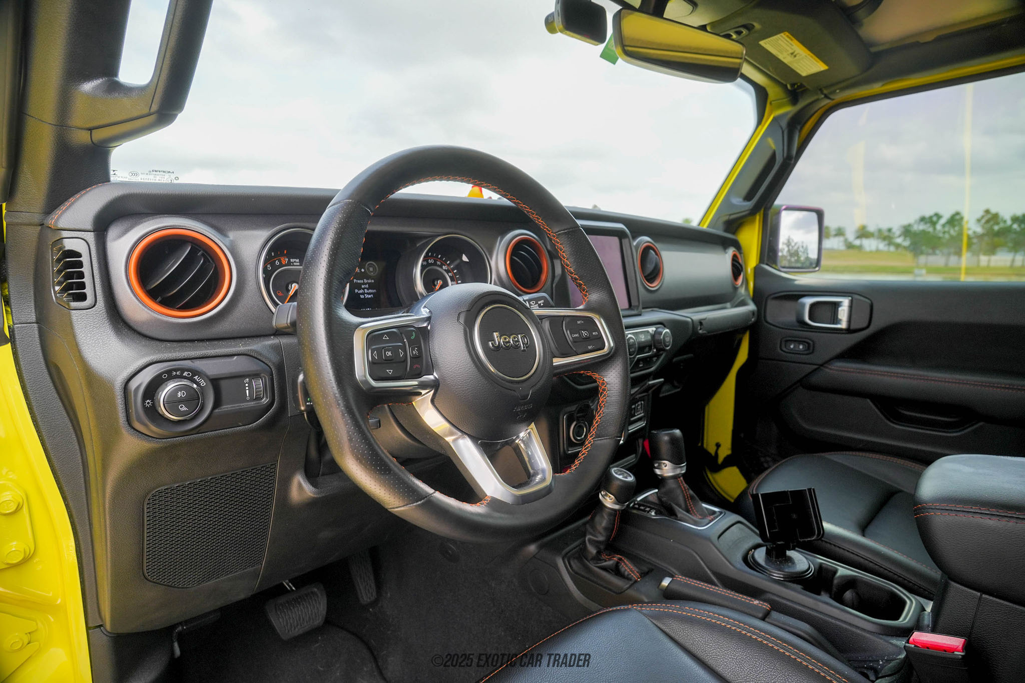 2023 Jeep Gladiator - Interior Photo