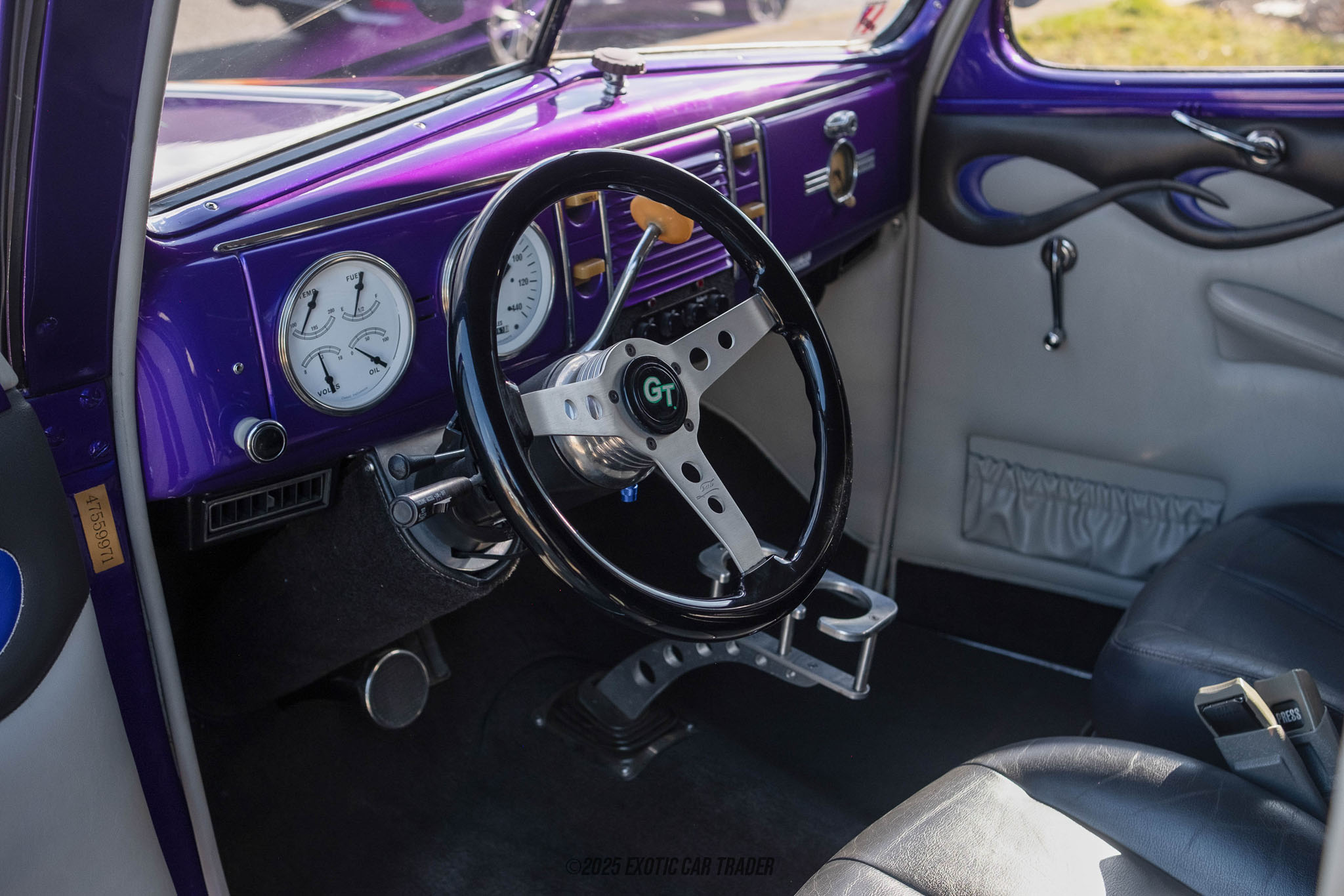 1939 Ford Deluxe - Interior Photo