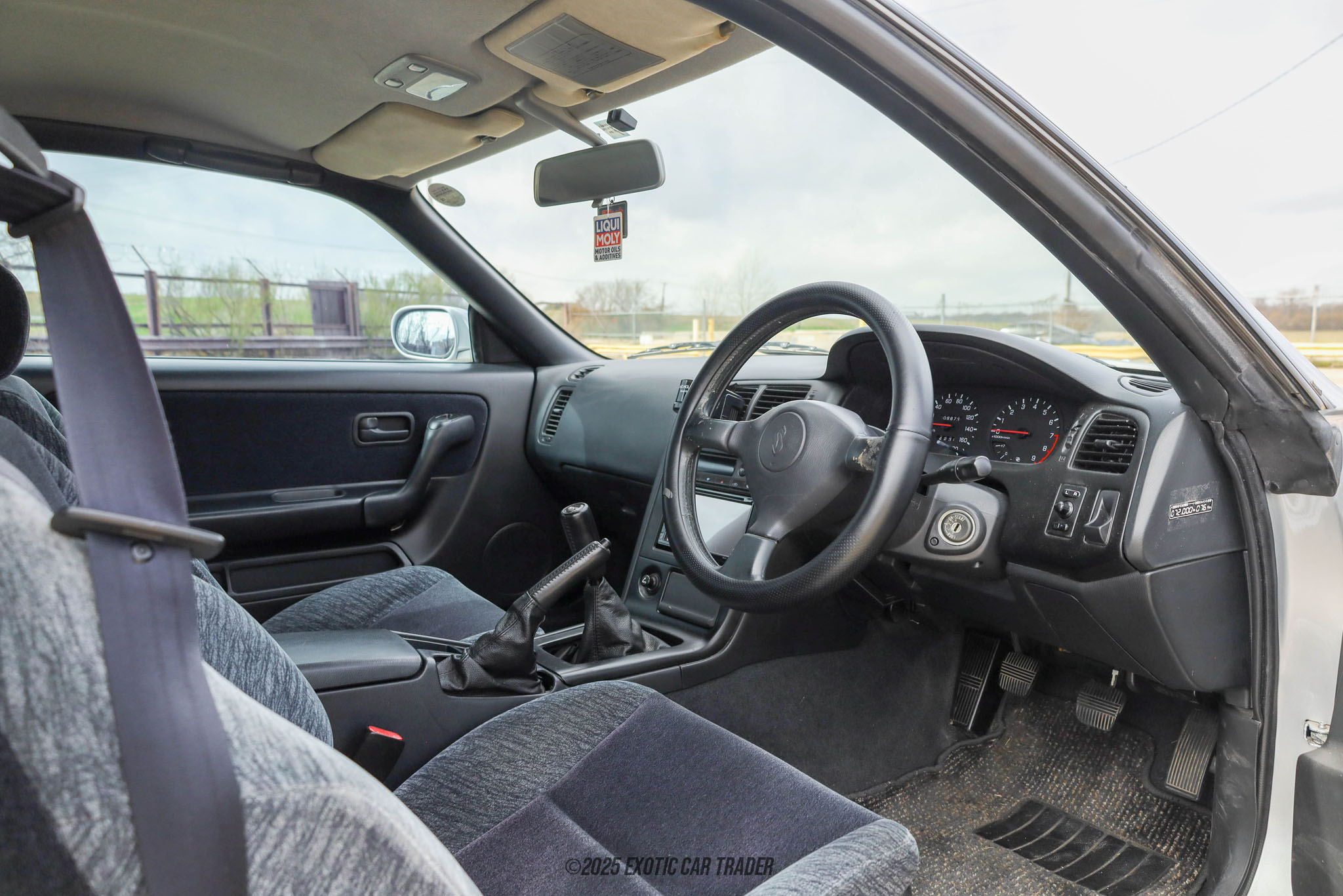 1994 Nissan Skyline - Interior Photo