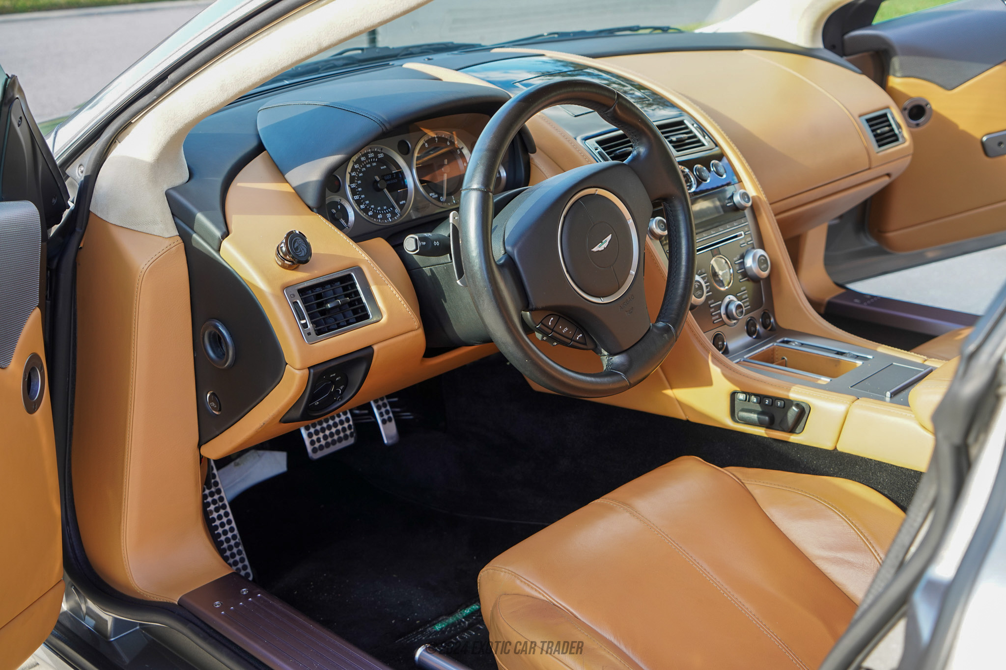 2009 Aston Martin DB9 - Interior Photo