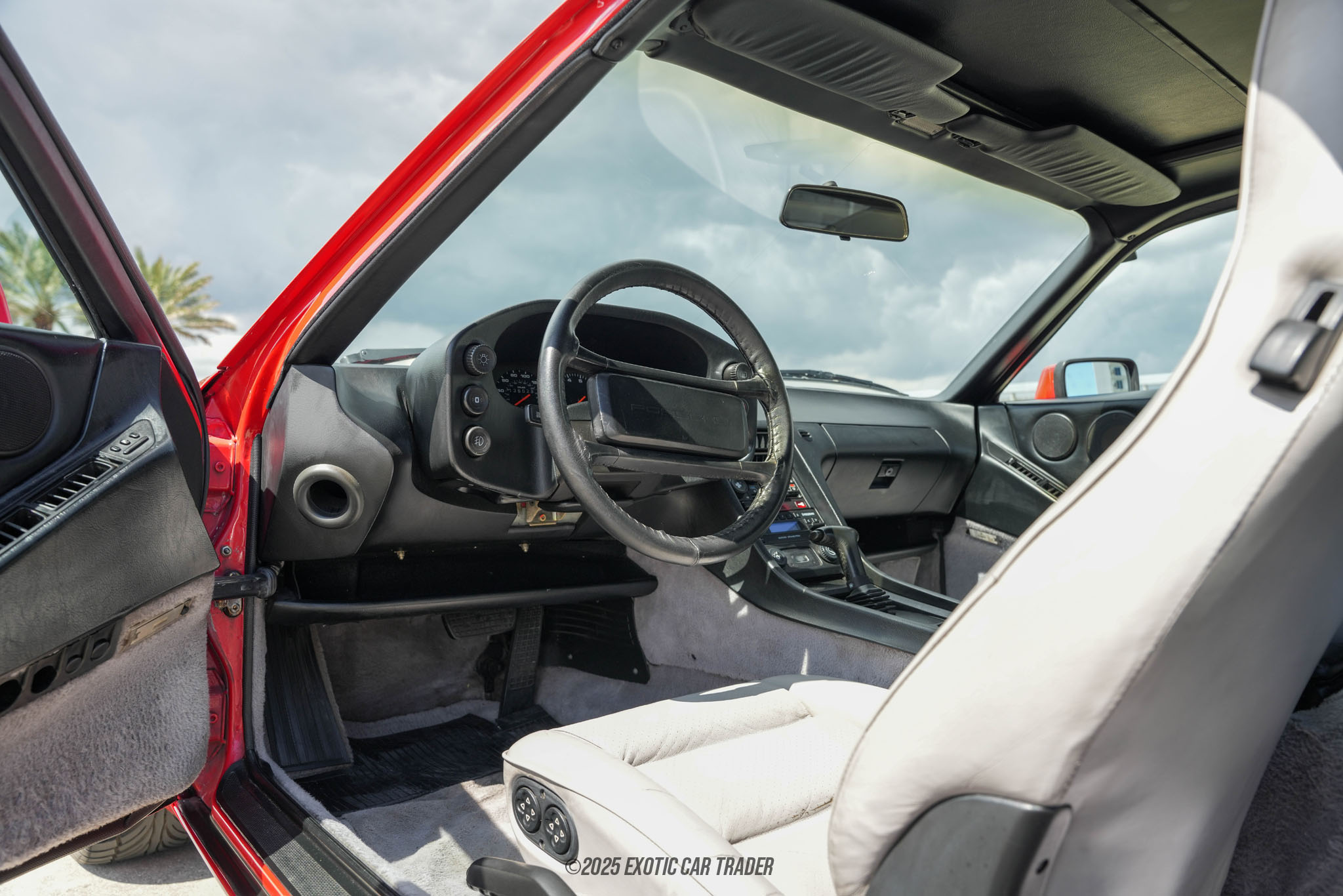 1988 Porsche 928 - Interior Photo