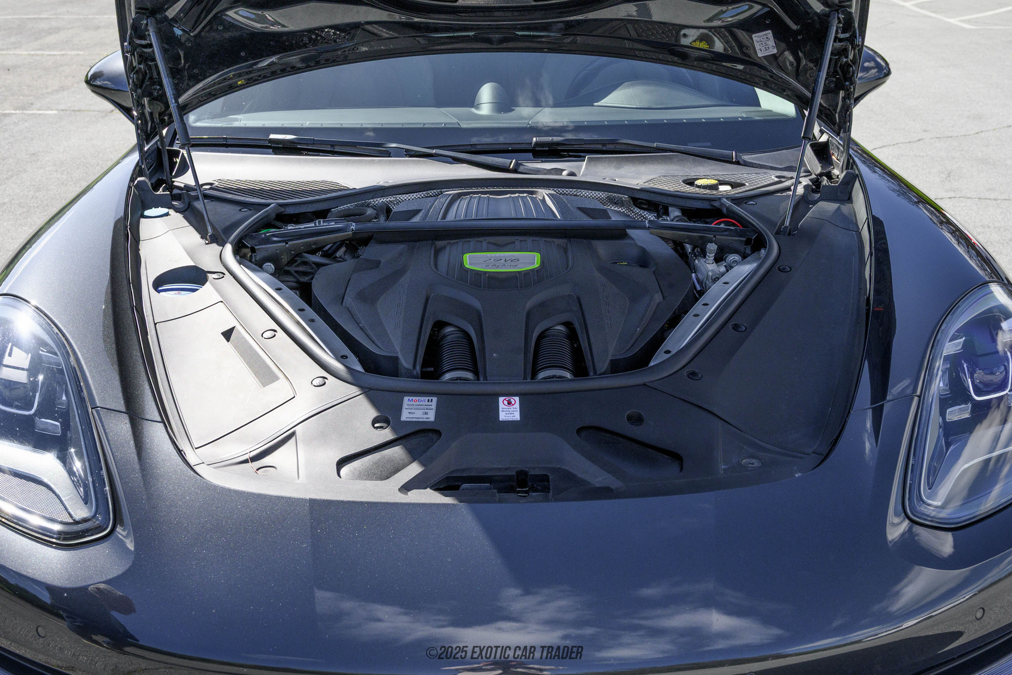 2018 Porsche Panamera - Engine Photo