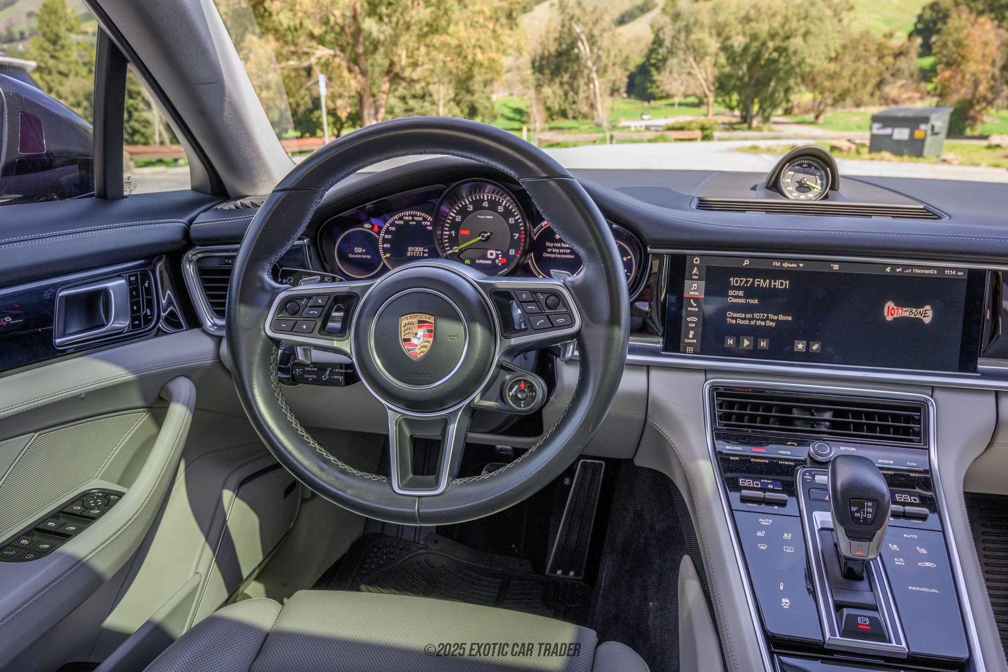 2018 Porsche Panamera - Interior Photo