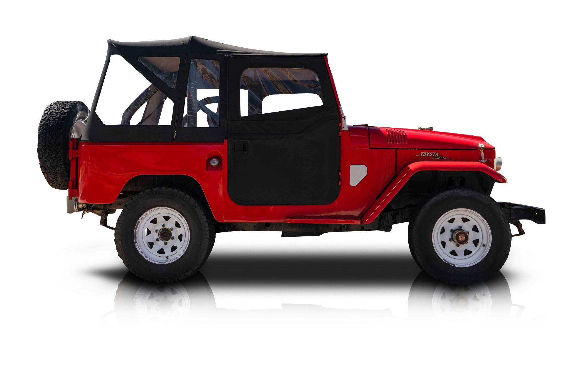 An incredible side shot photo of a Toyota Land Cruiser that you should buy.