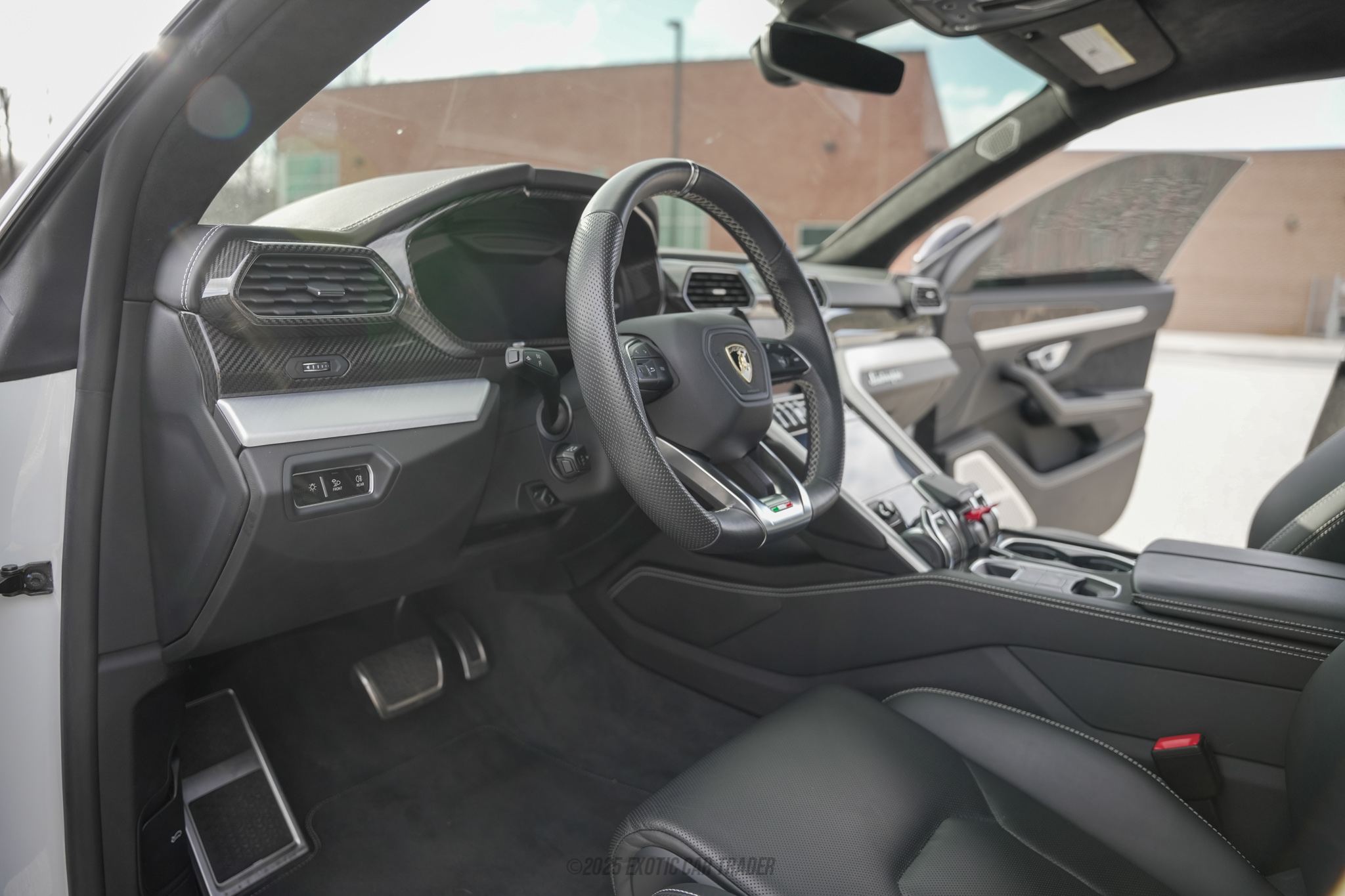 2020 Lamborghini Urus - Interior Photo