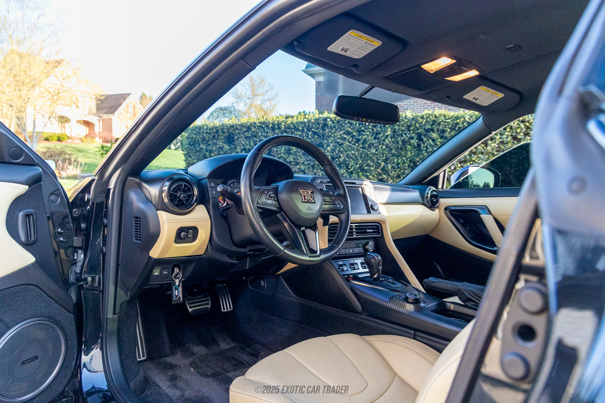 2017 Nissan GT-R - Interior Photo