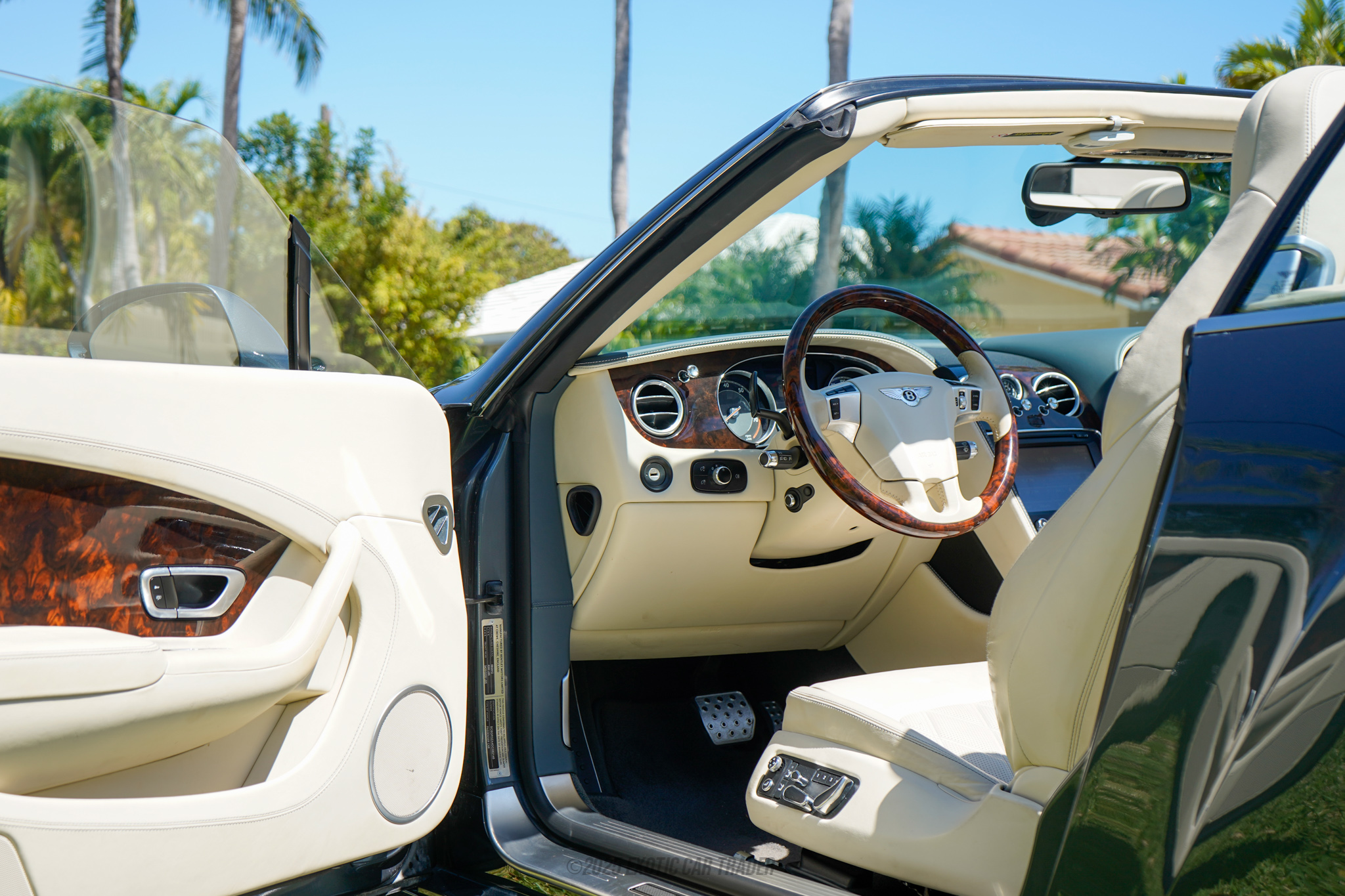 2013 Bentley Continental GT - Interior Photo