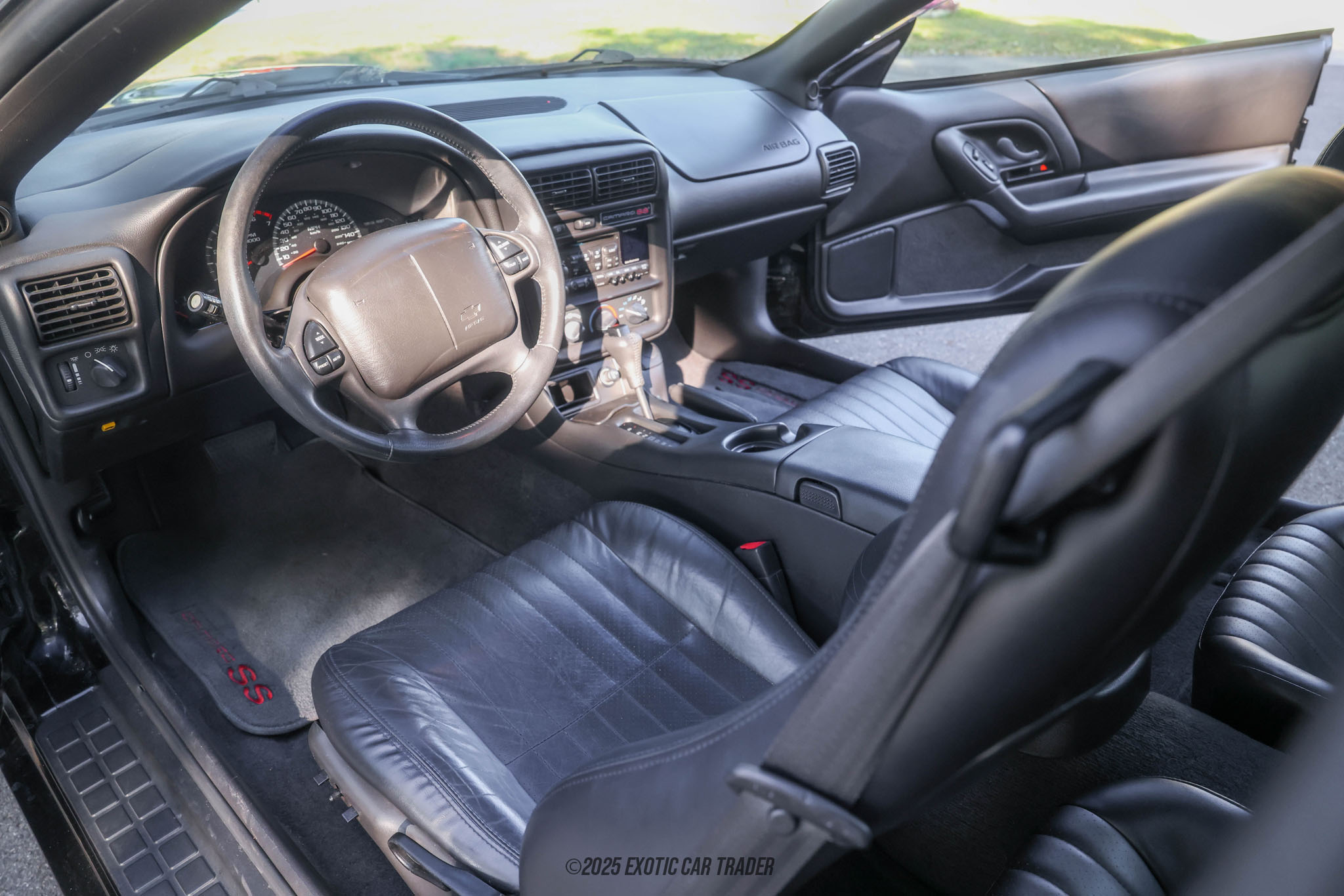 2001 Chevrolet Camaro - Interior Photo