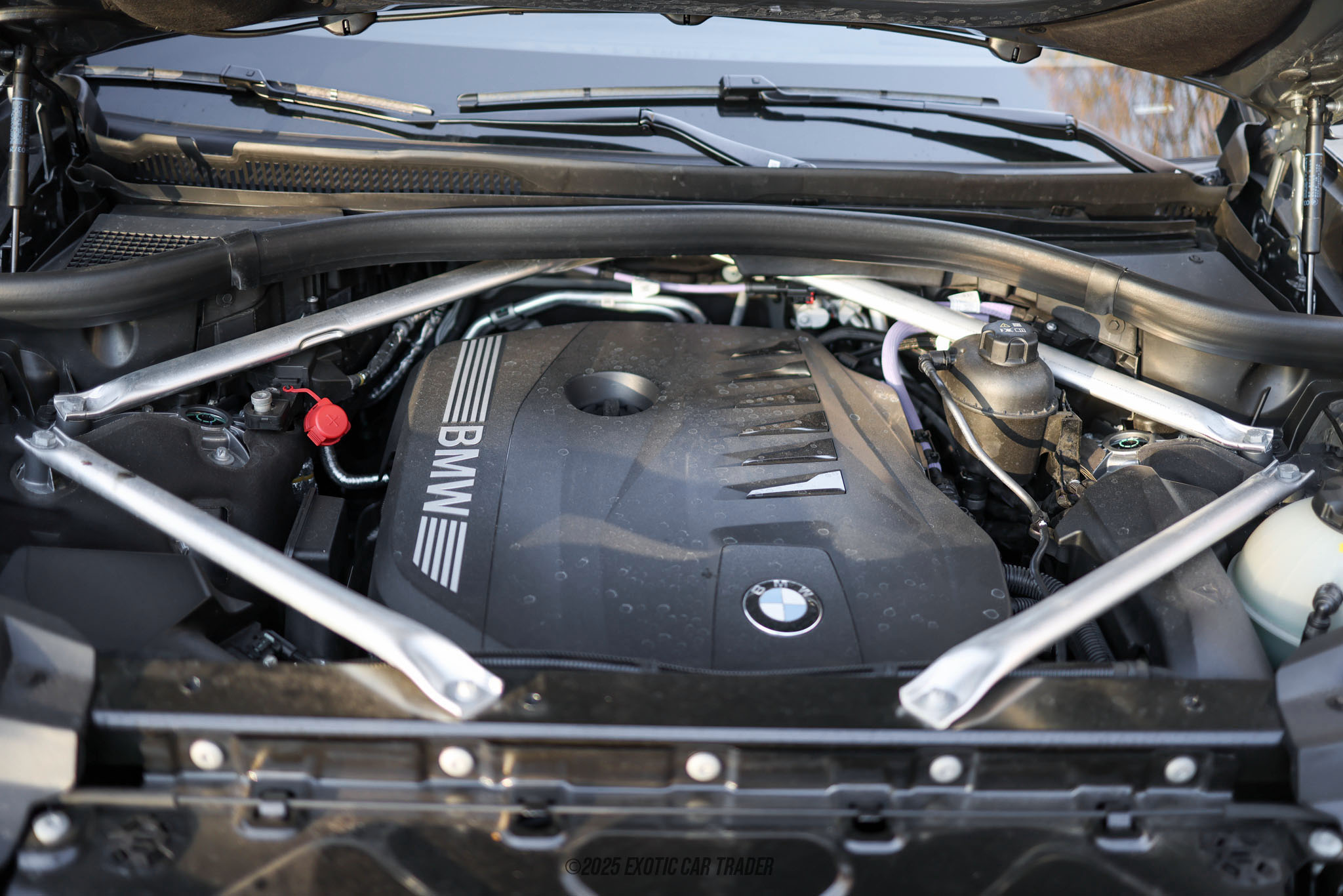 2025 BMW X7 - Engine Photo
