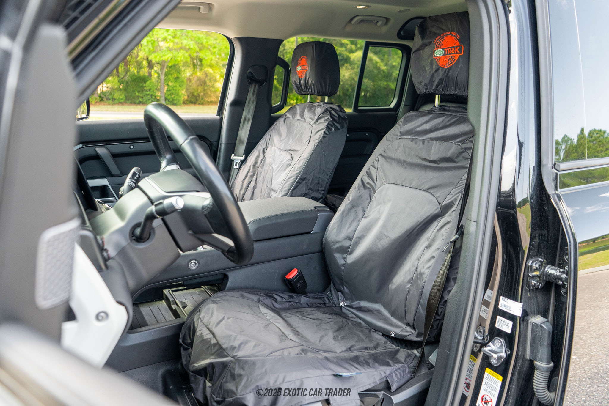 2022 Land Rover Defender - Interior Photo