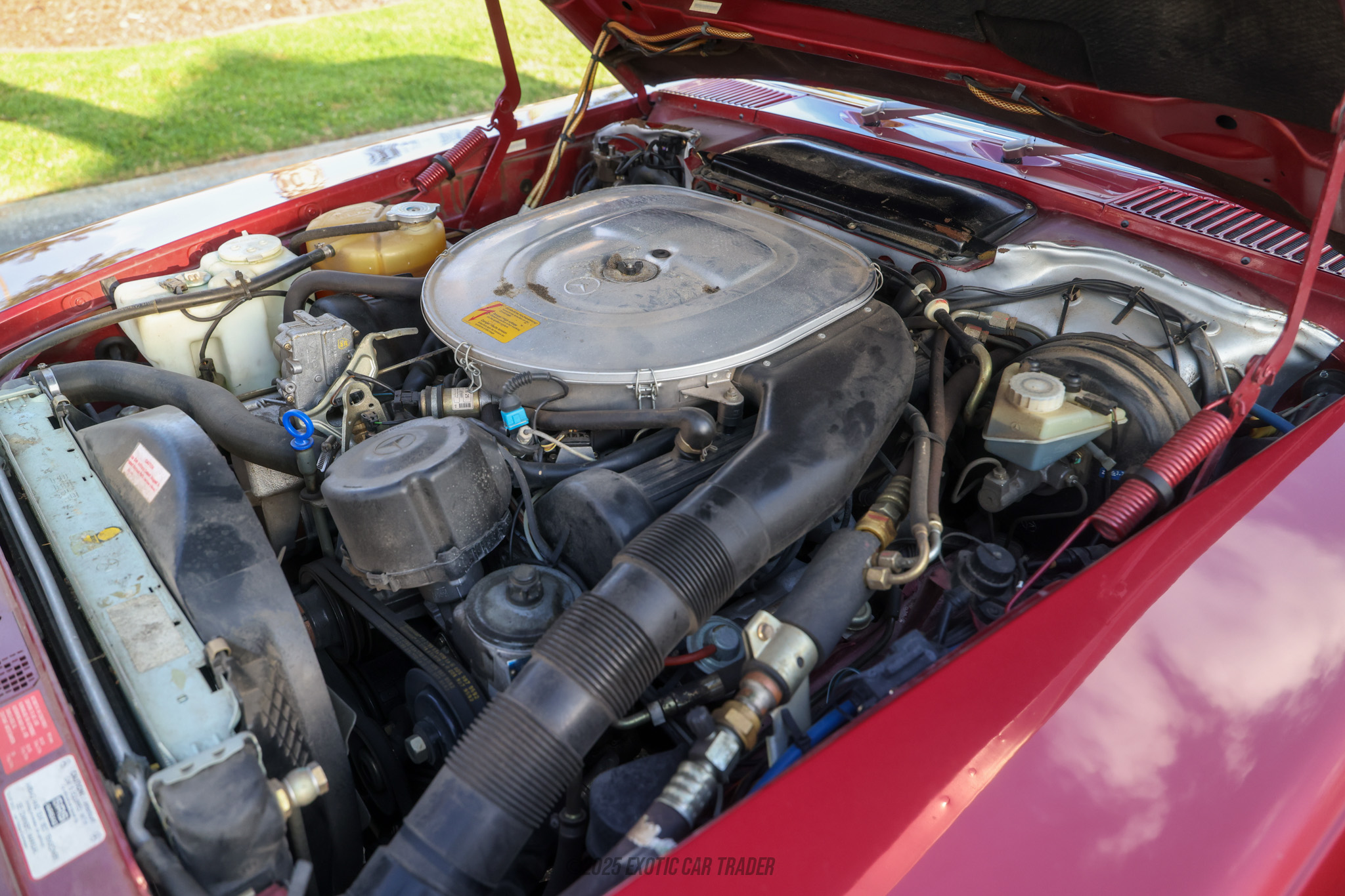 1989 Mercedes-Benz 560SL - Engine Photo