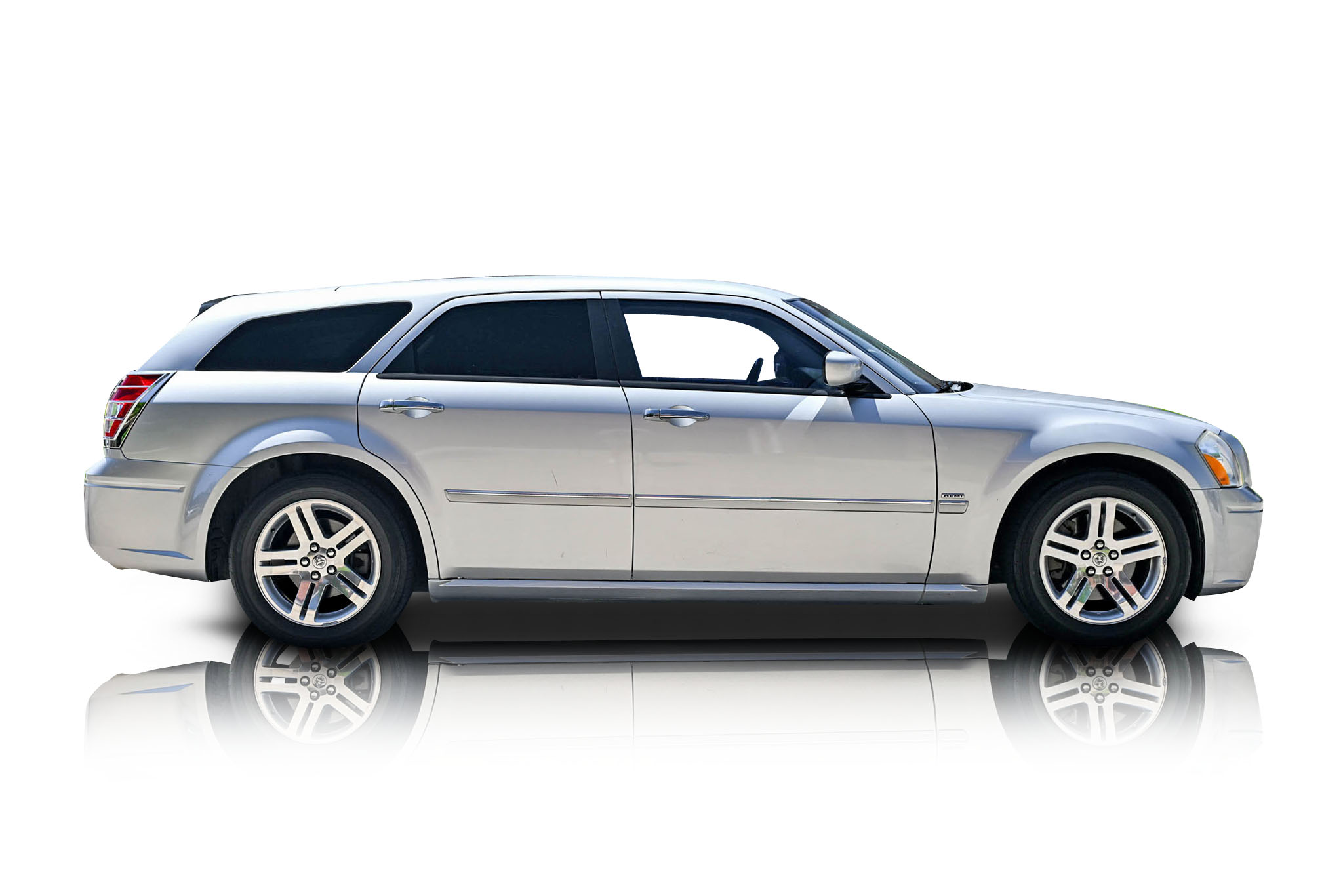 2005 Dodge Magnum - Passenger side