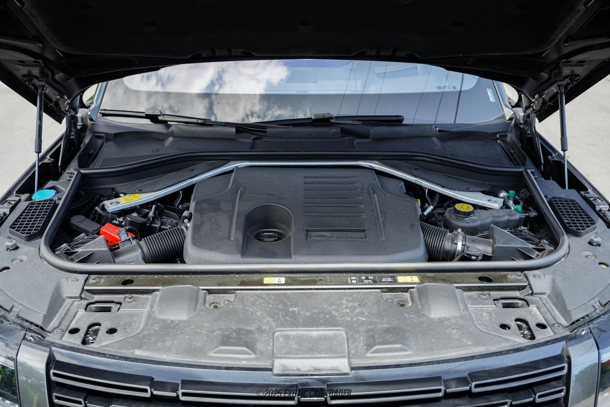2023 Land Rover Range Rover - Engine Photo