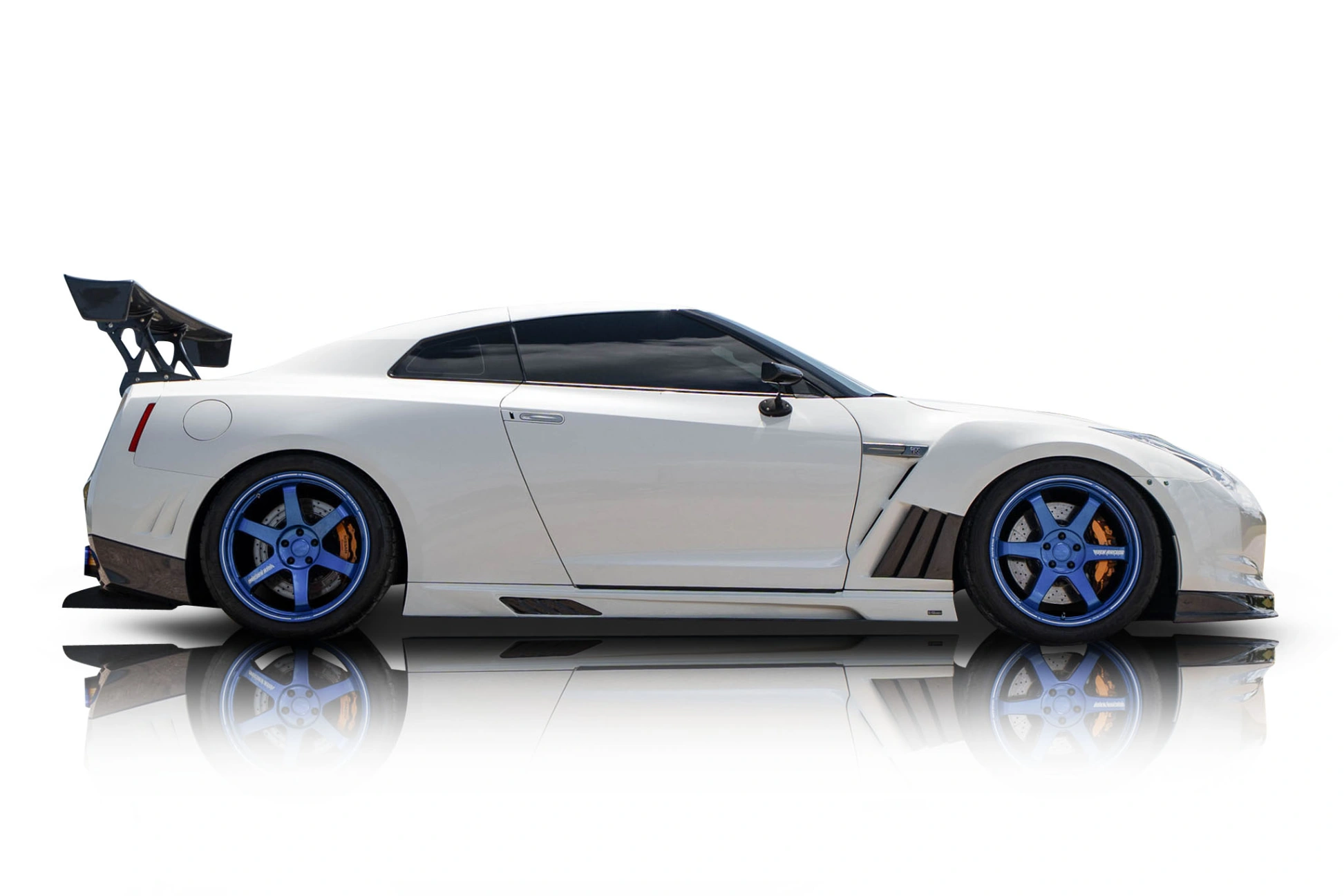 2010 Nissan GT-R - Passenger side