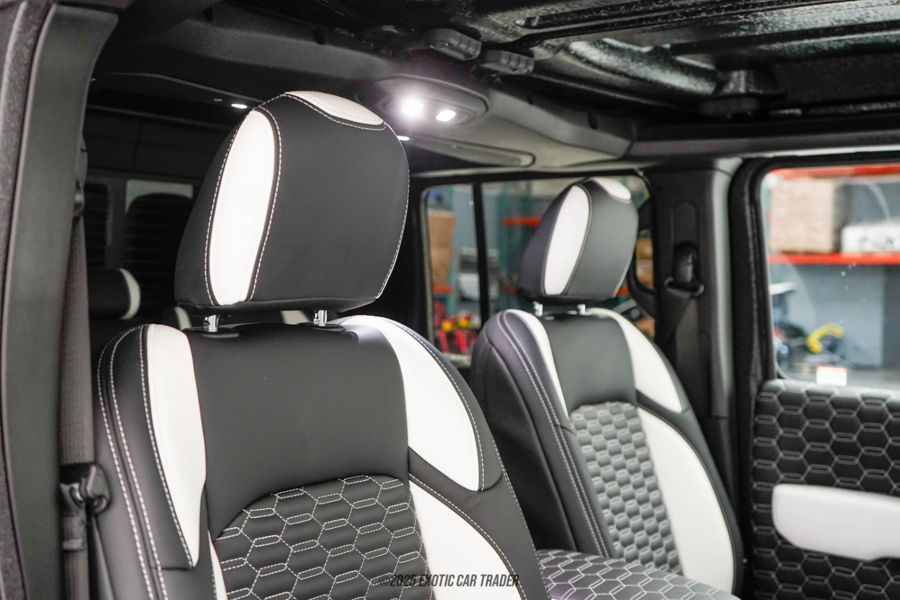 2025 Jeep Gladiator - Interior Photo
