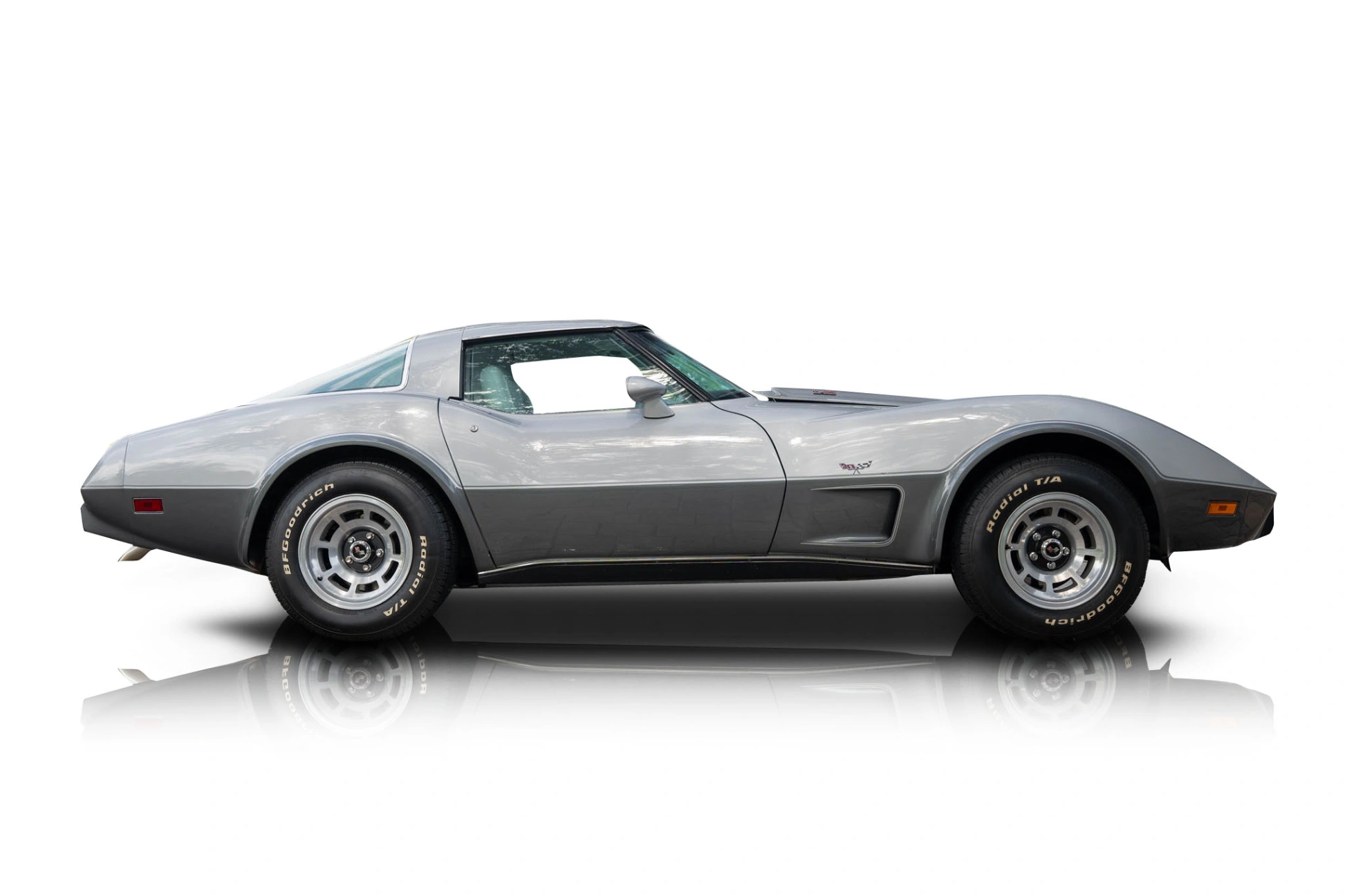 An incredible side shot photo of a Chevrolet Corvette that you should buy.