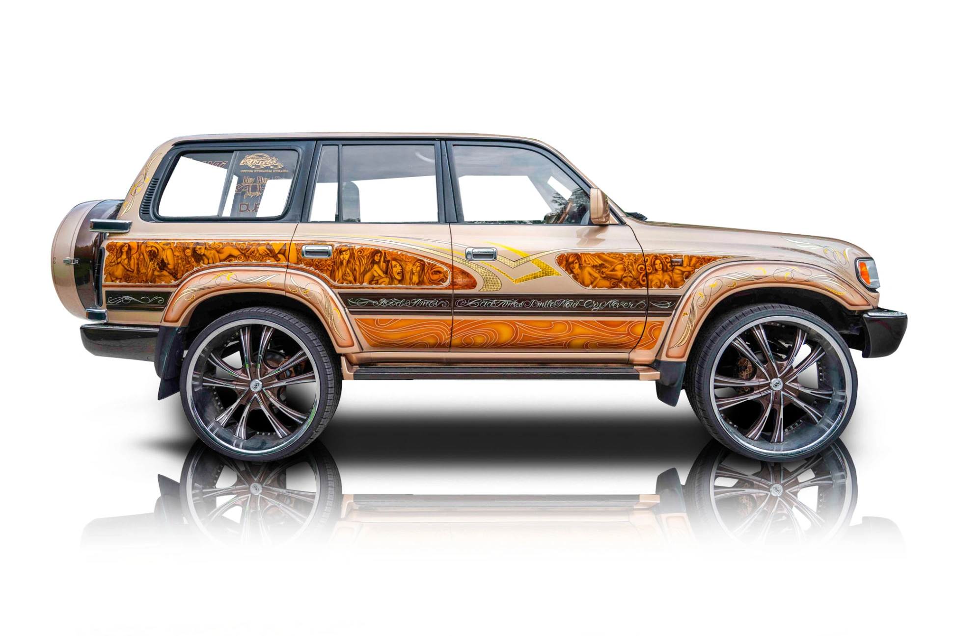 An incredible side shot photo of a Toyota Land Cruiser that you should buy.