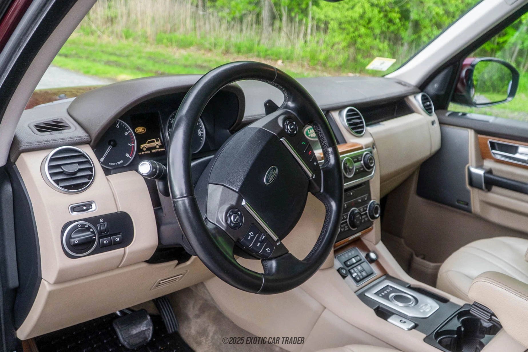 2016 Land Rover LR4 - Interior Photo