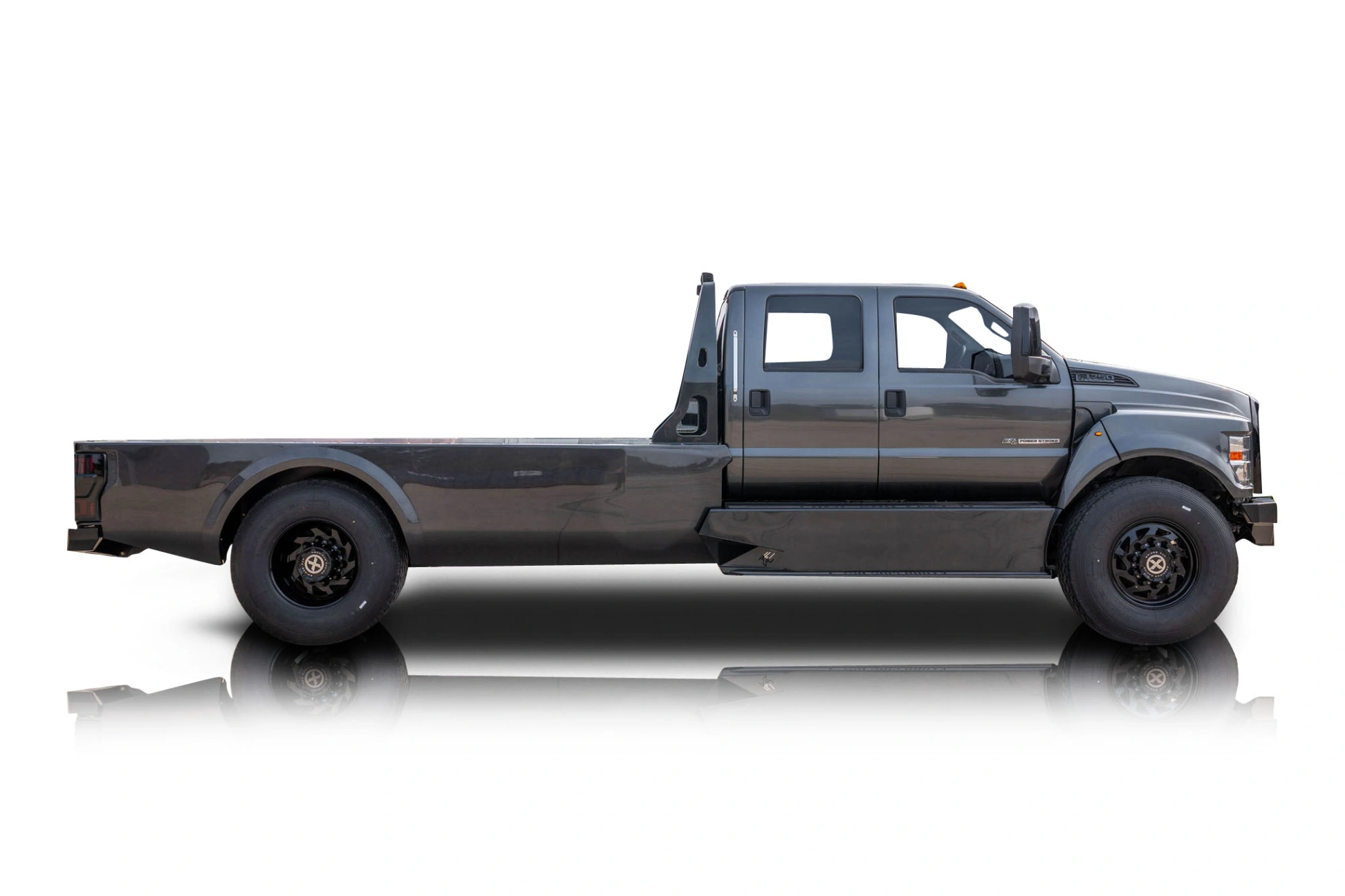An incredible side shot photo of a Ford F-750 that you should buy.