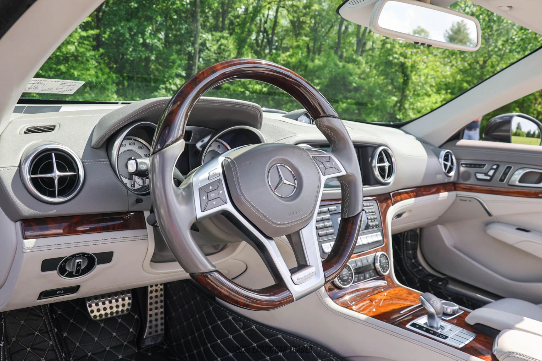2016 Mercedes-Benz SL550 - Interior Photo