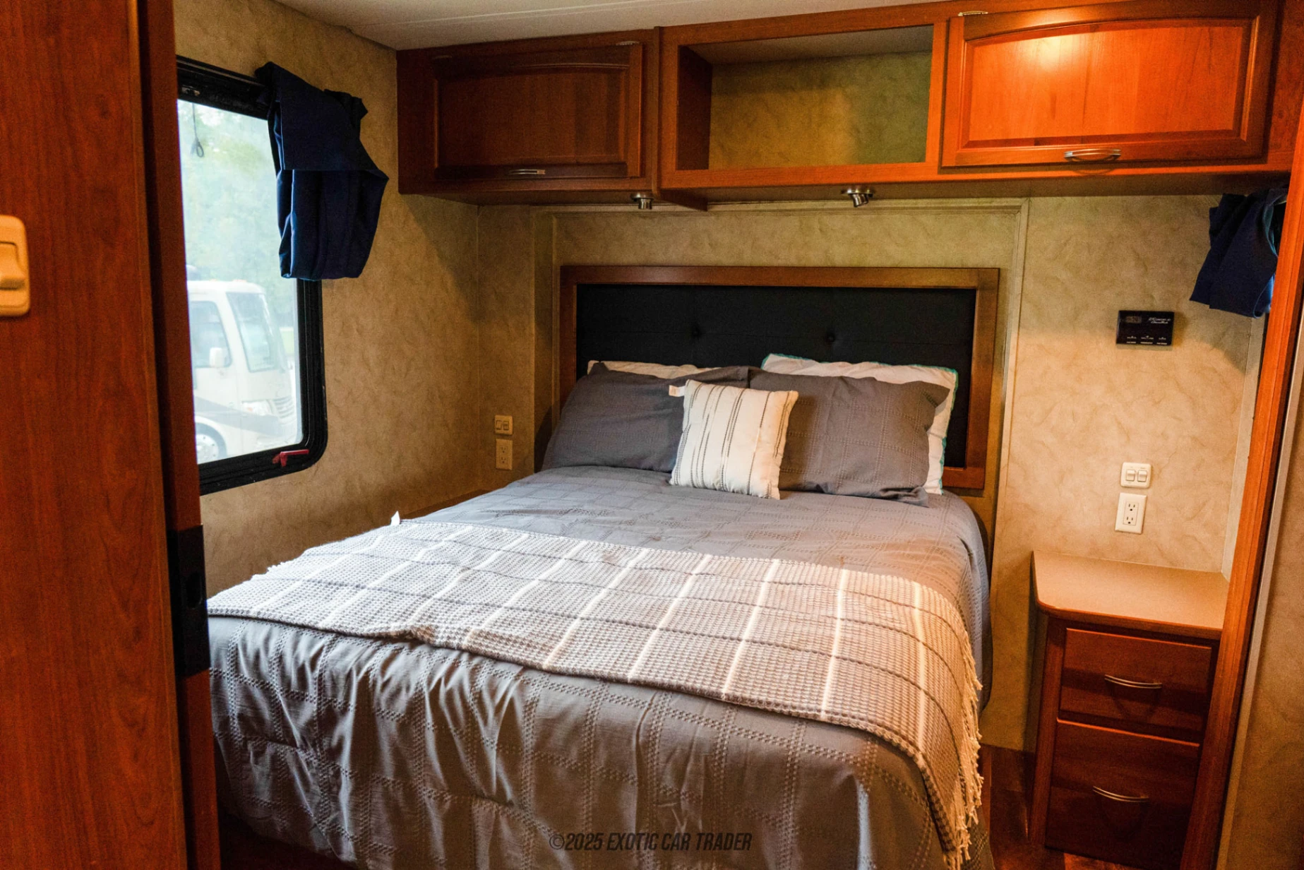 2011 Monaco Monarch - Interior Photo