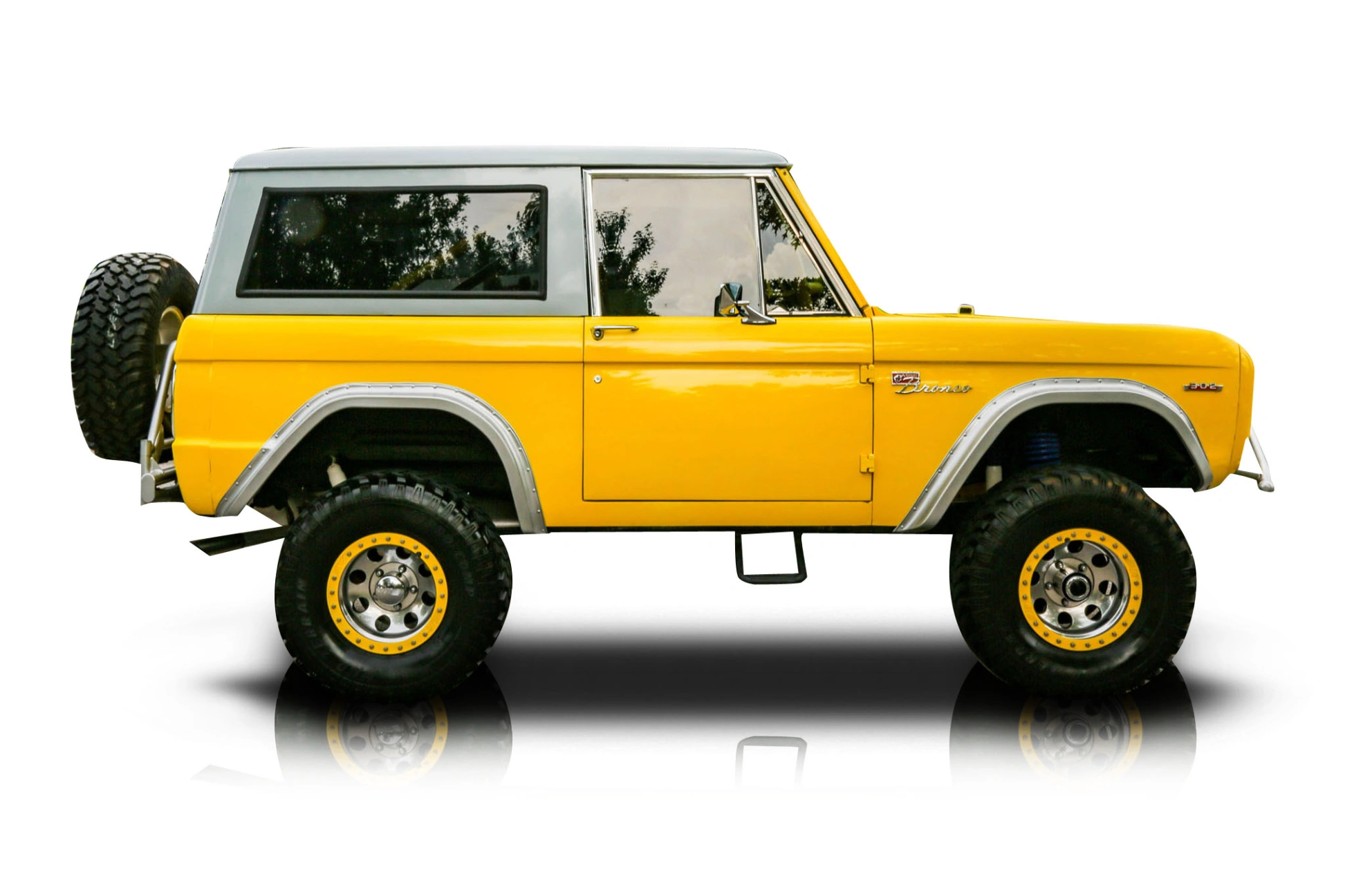 An incredible side shot photo of a Ford Bronco that you should buy.