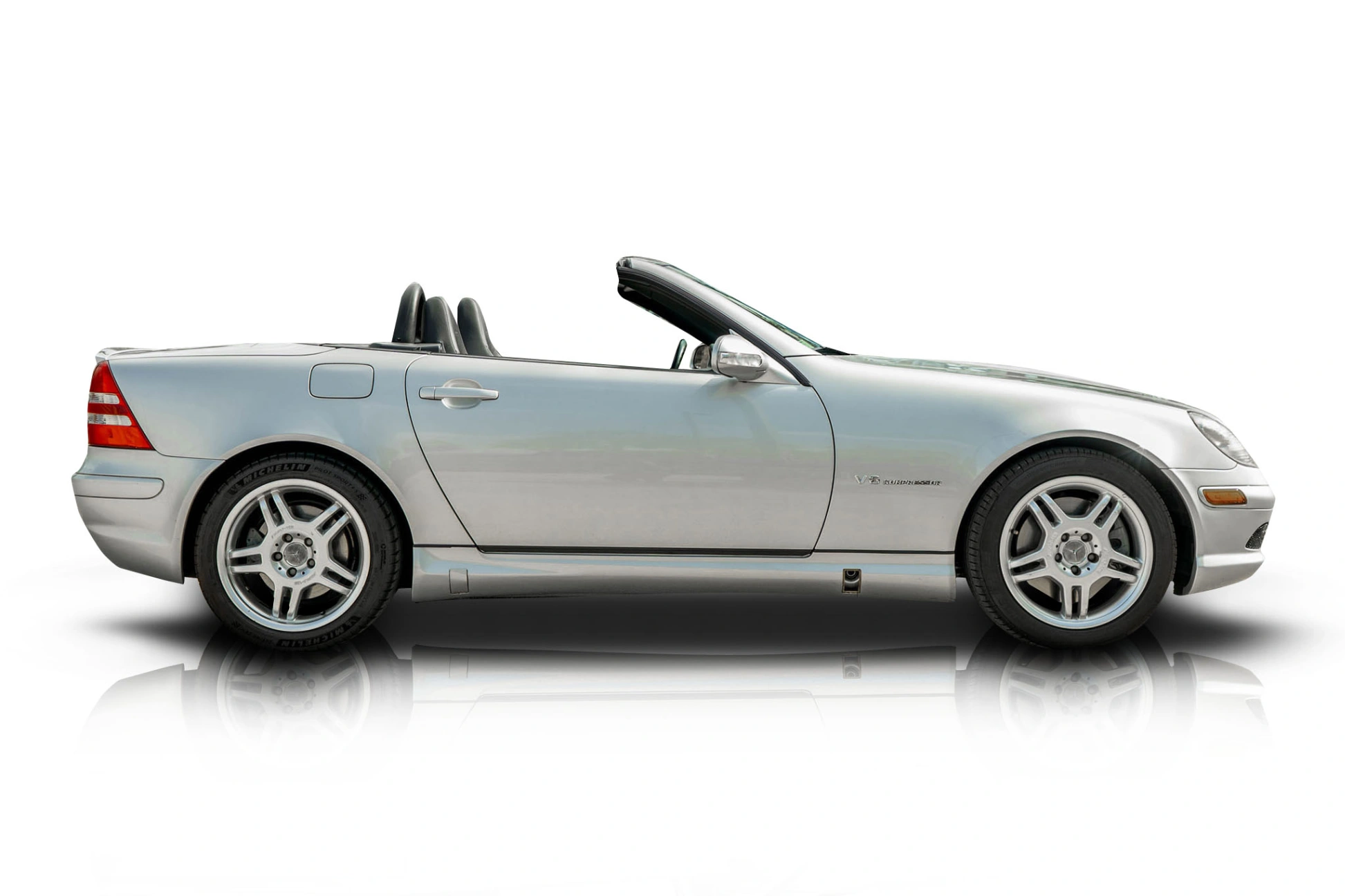 An incredible side shot photo of aMercedes-Benz SLK32 AMG that you should buy.