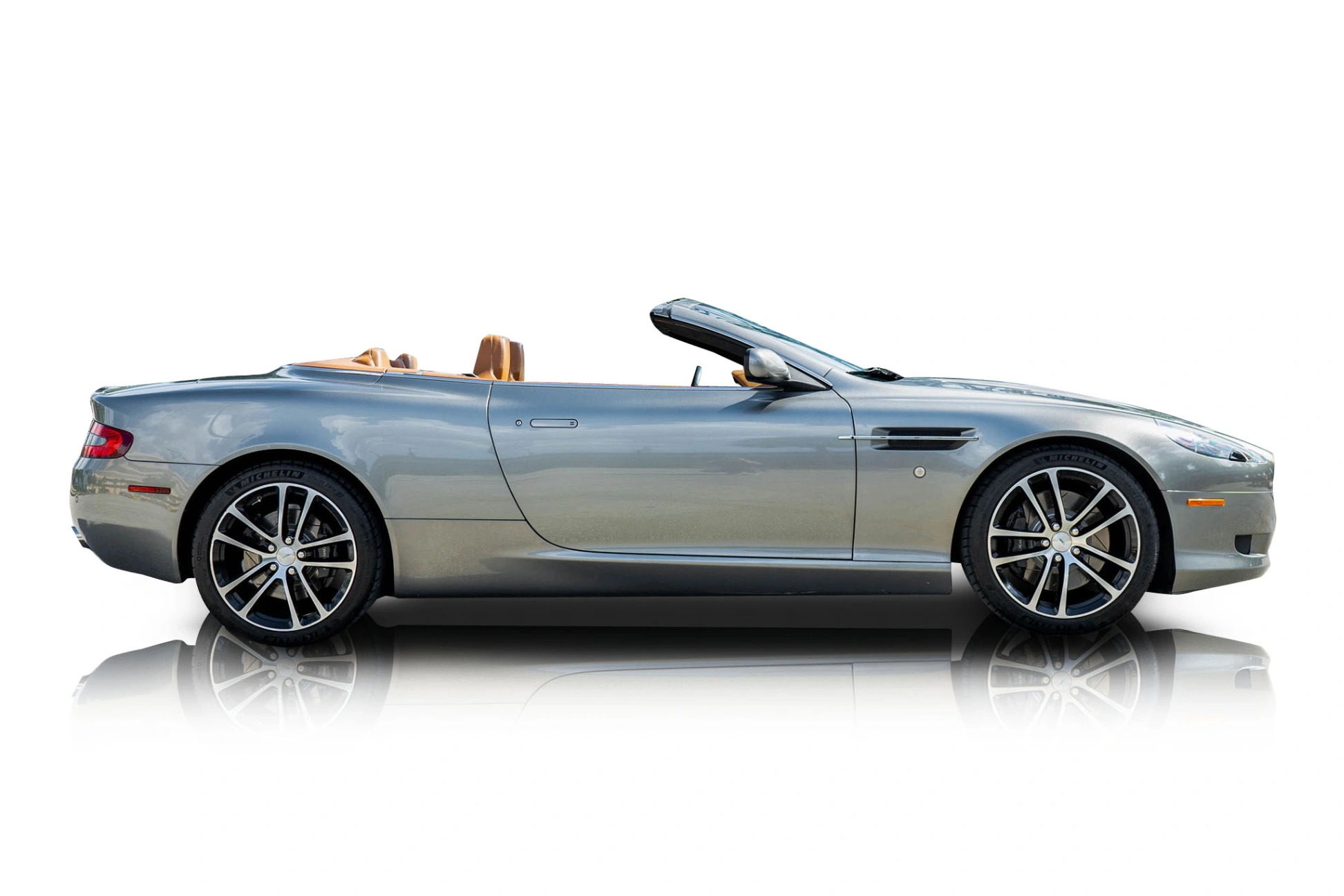 An incredible side shot photo of aAston Martin DB9 that you should buy.