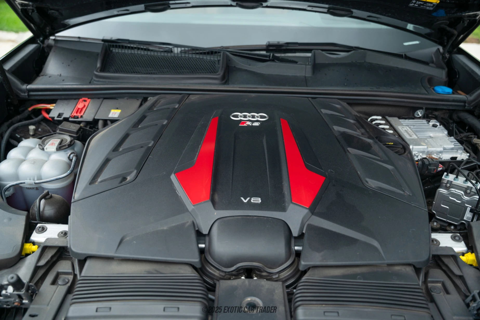 2024 Audi RS Q8 - Engine Photo