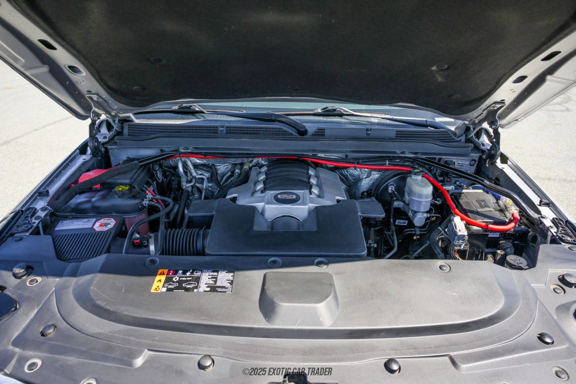 2018 Cadillac Escalade - Engine Photo
