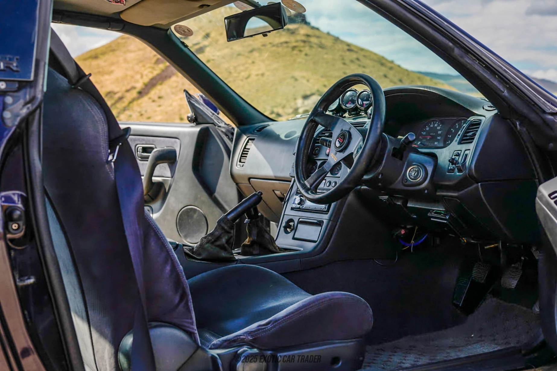 1995 Nissan Skyline - Interior Photo