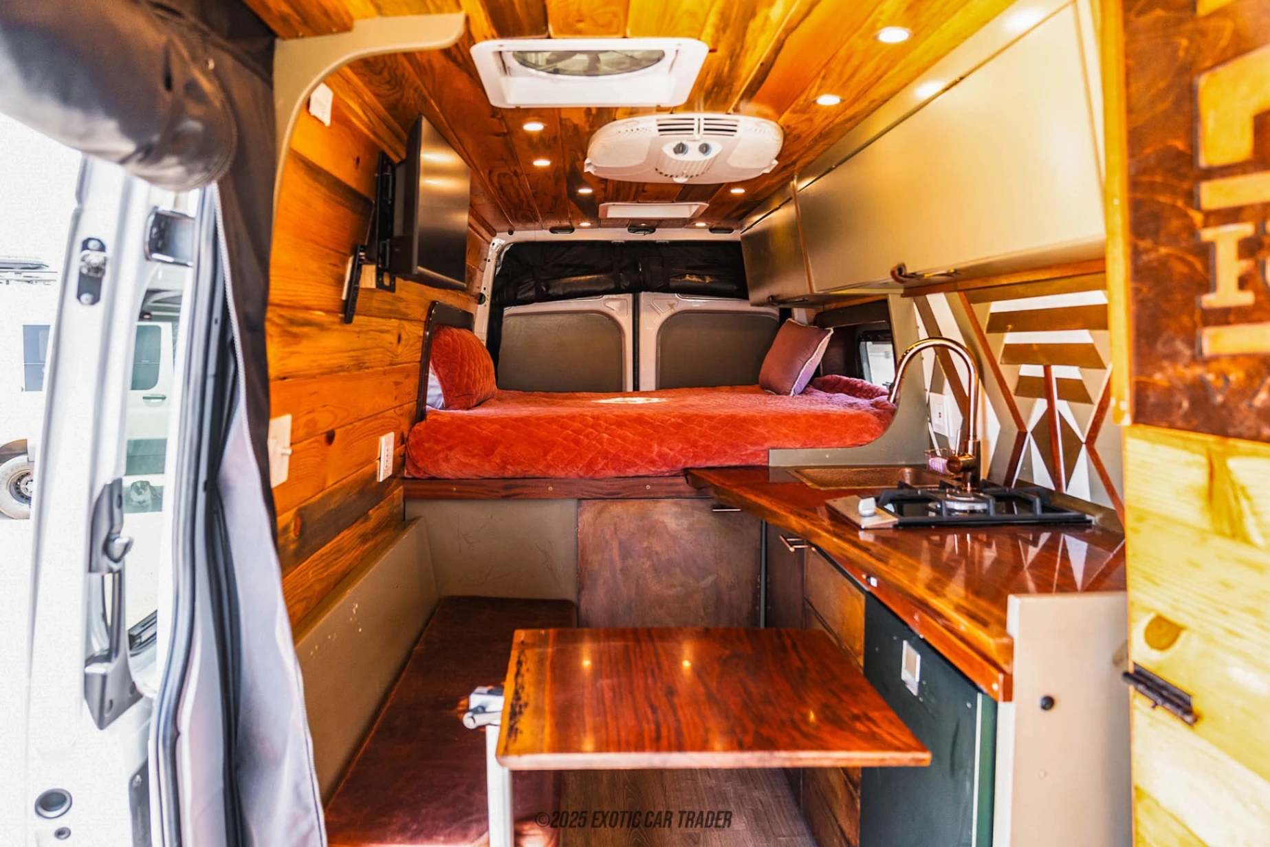 Mercedes-Benz Sprinter 2500 Mercedes-Benz Sprinter 2500 - Interior