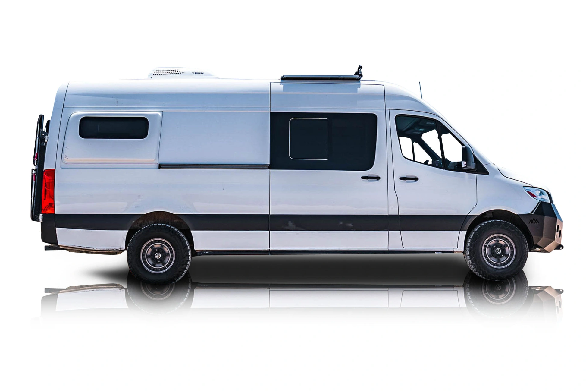 An incredible side shot photo of a Mercedes-Benz Sprinter 2500 that you should buy.