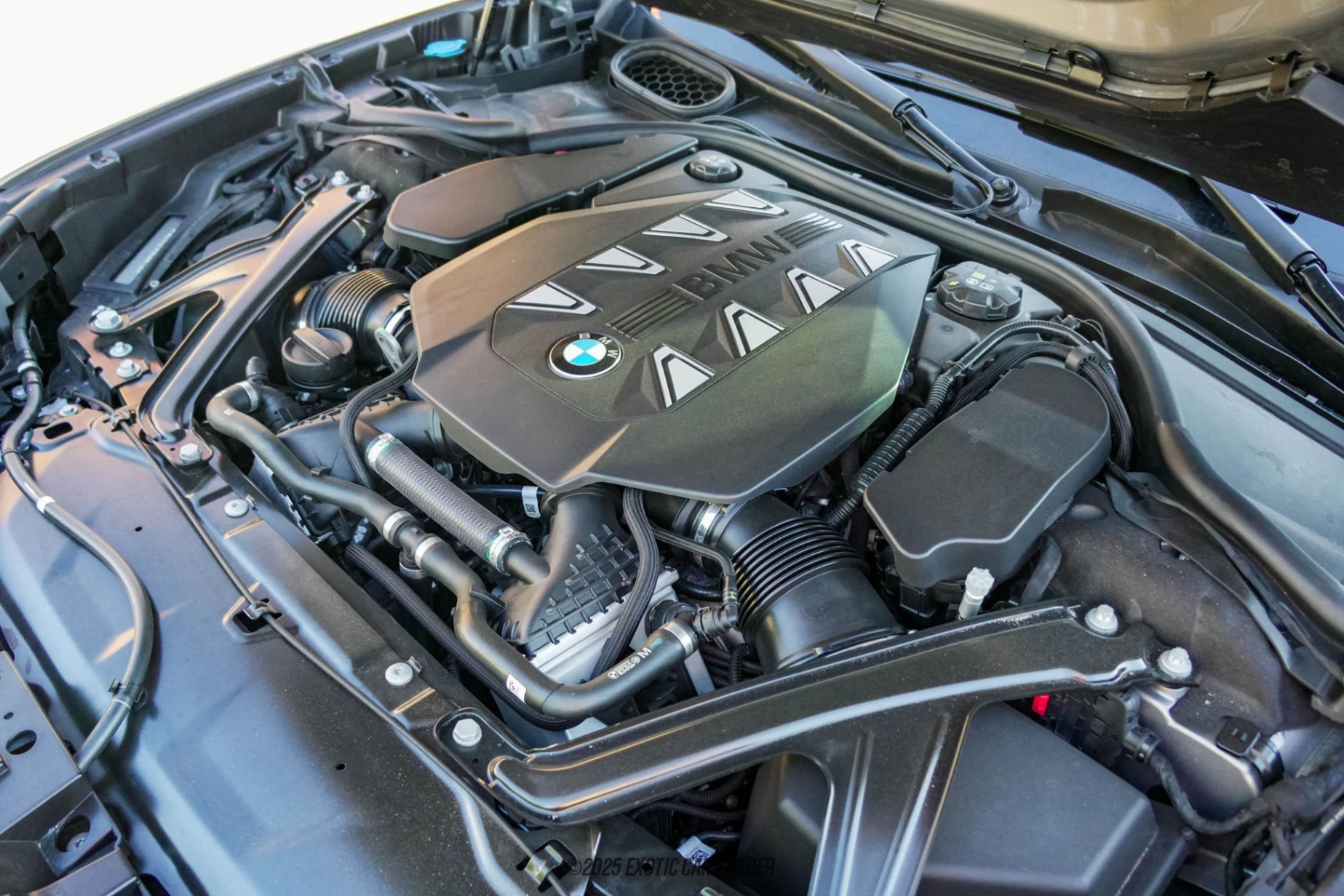 2024 BMW 760i xDrive - Engine Photo