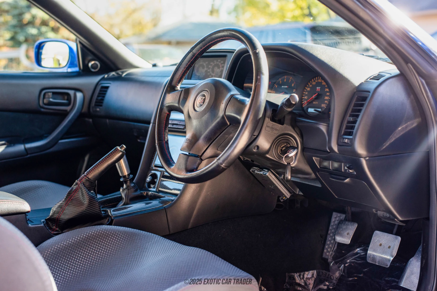 1999 Nissan Skyline - Interior Photo