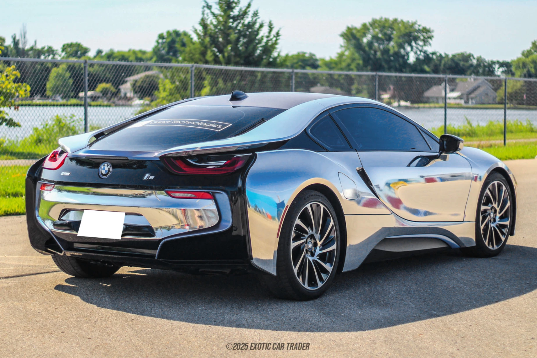 2016 BMW I8 - Engine Photo