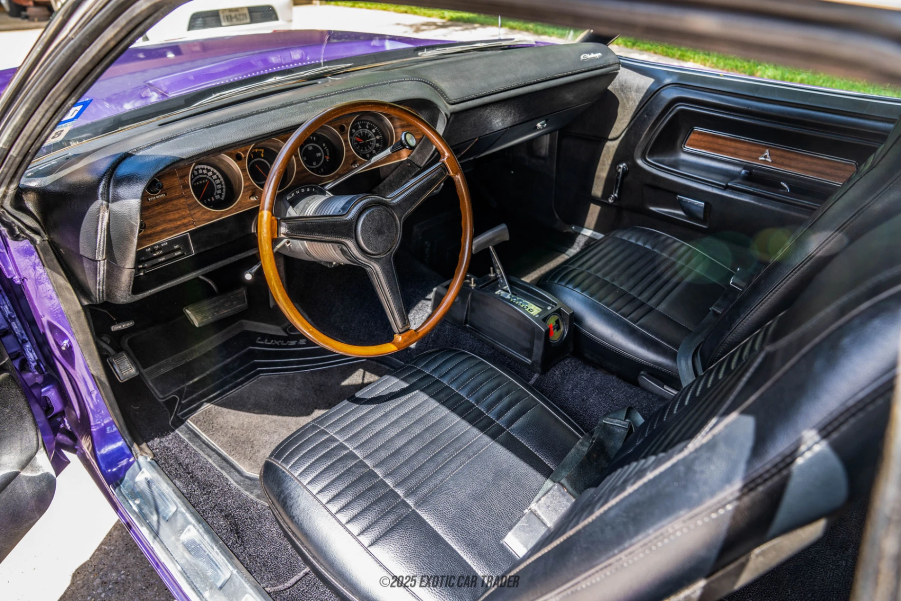 Dodge Challenger Dodge Challenger - Interior