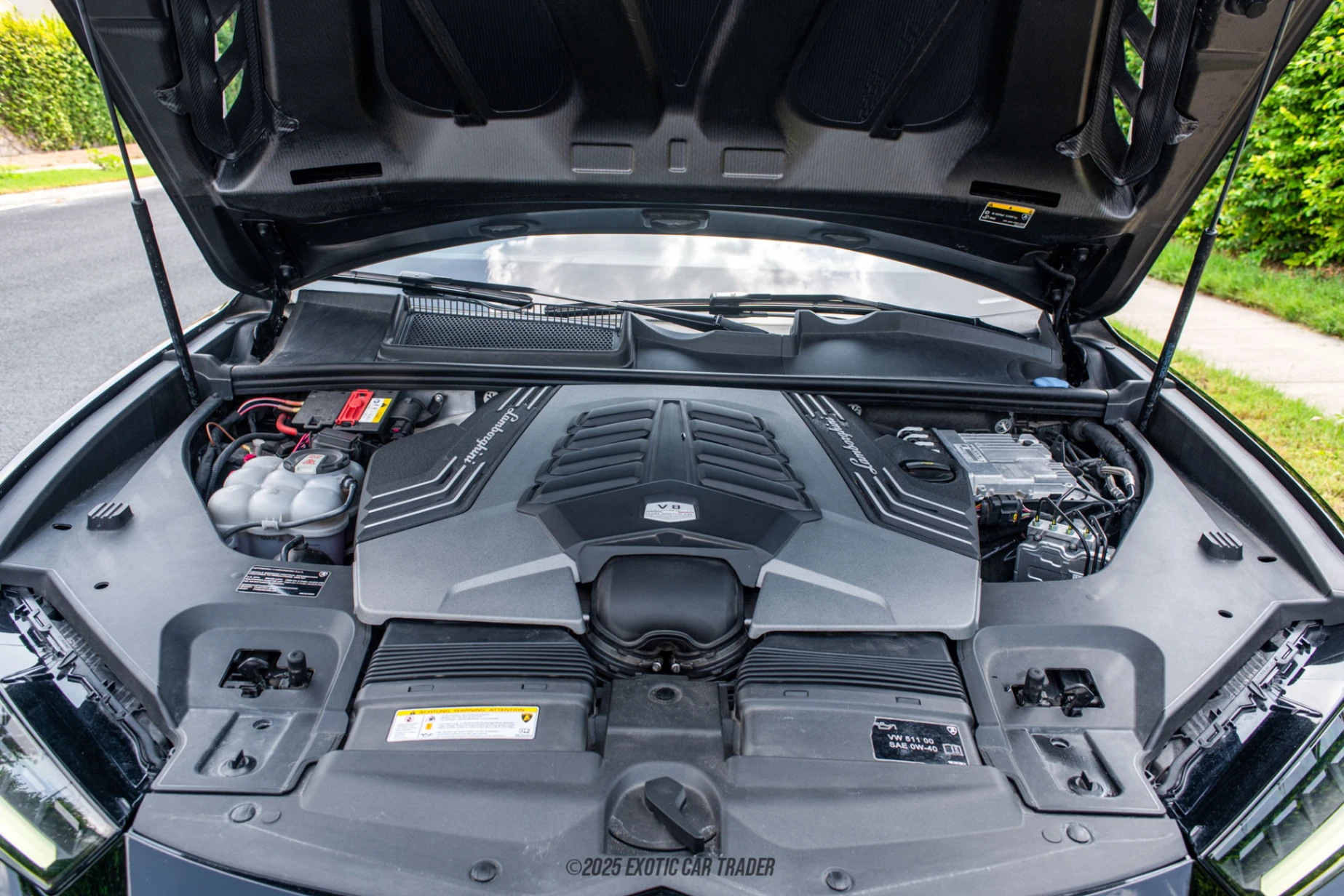 2023 Lamborghini Urus - Engine Photo