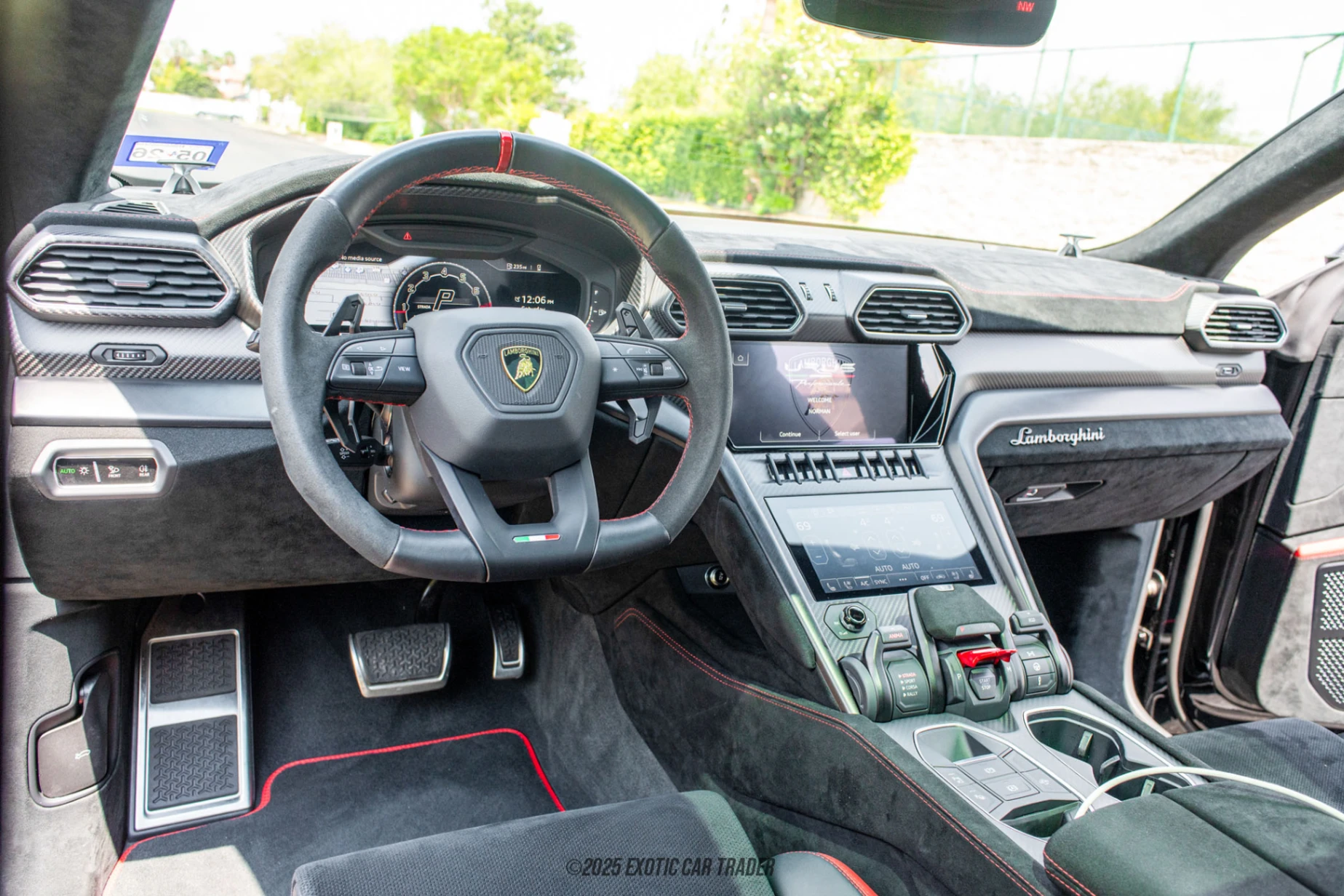 2023 Lamborghini Urus - Interior Photo
