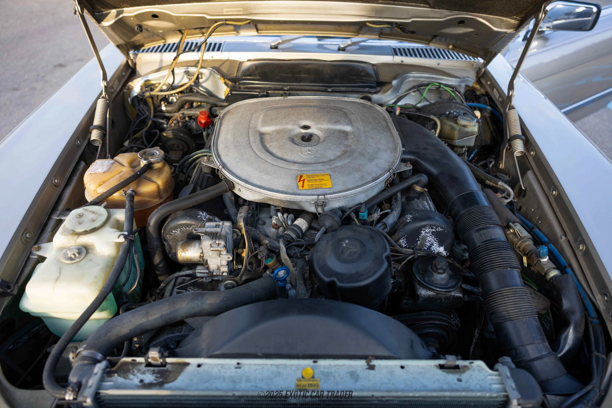 1987 Mercedes-Benz 560SL - Engine Photo