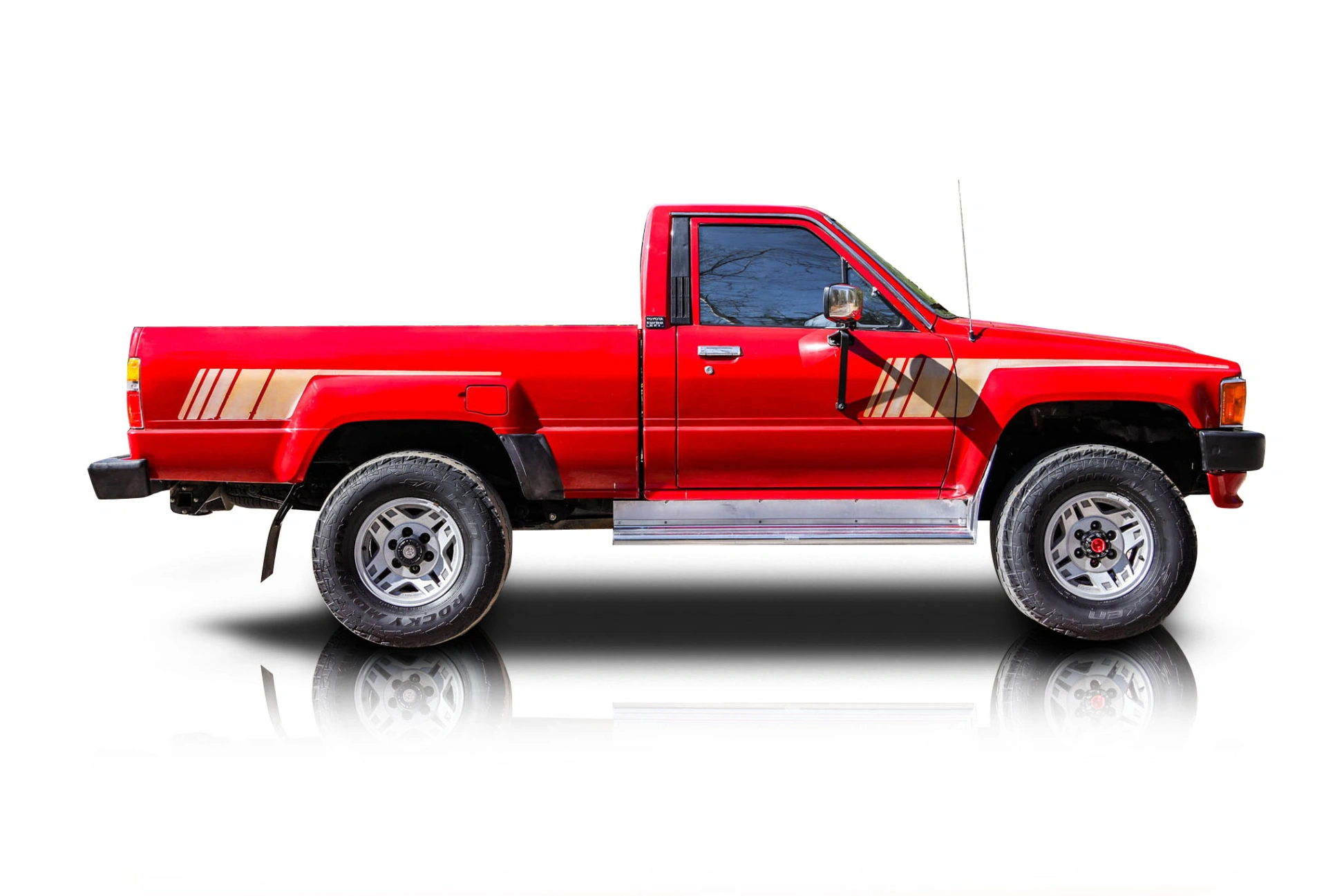An incredible side shot photo of a Toyota Pickup that you should buy.
