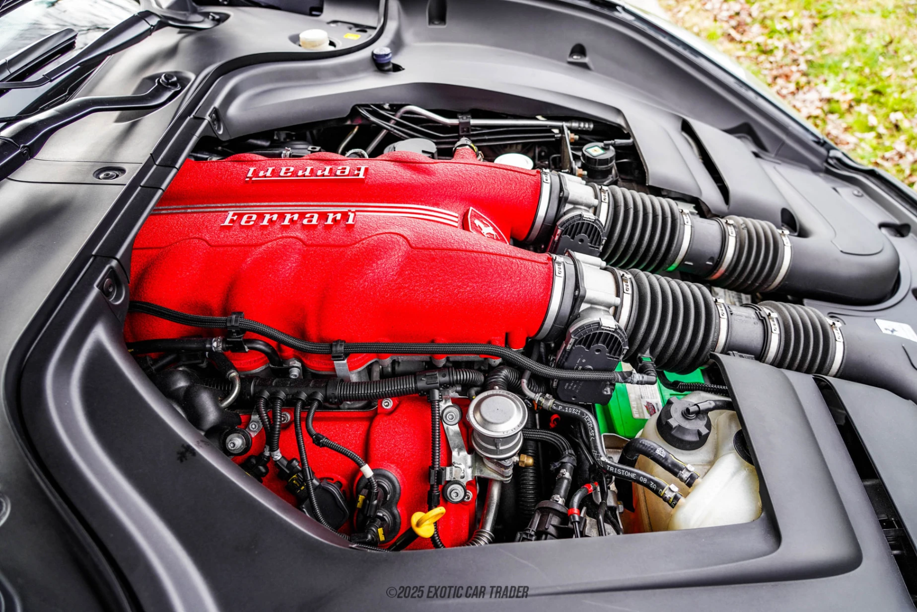 2014 Ferrari California - Engine Photo