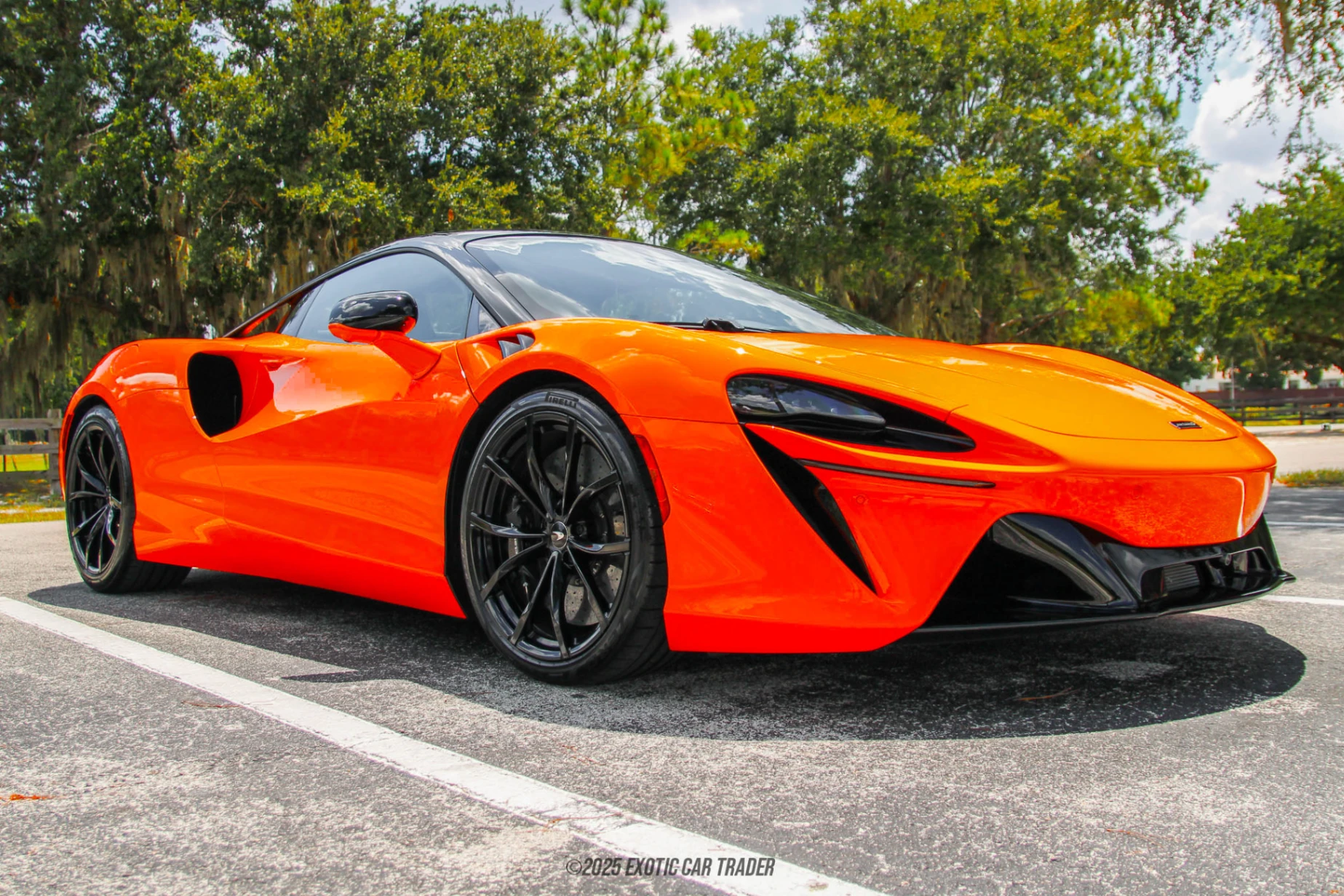 2023 McLaren Artura - Overview Photo