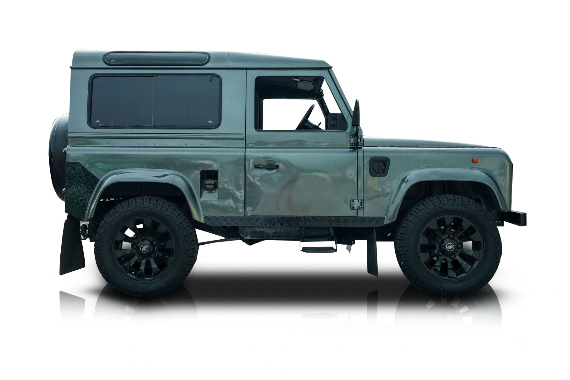 An incredible side shot photo of a Land Rover Defender 90 that you should buy.